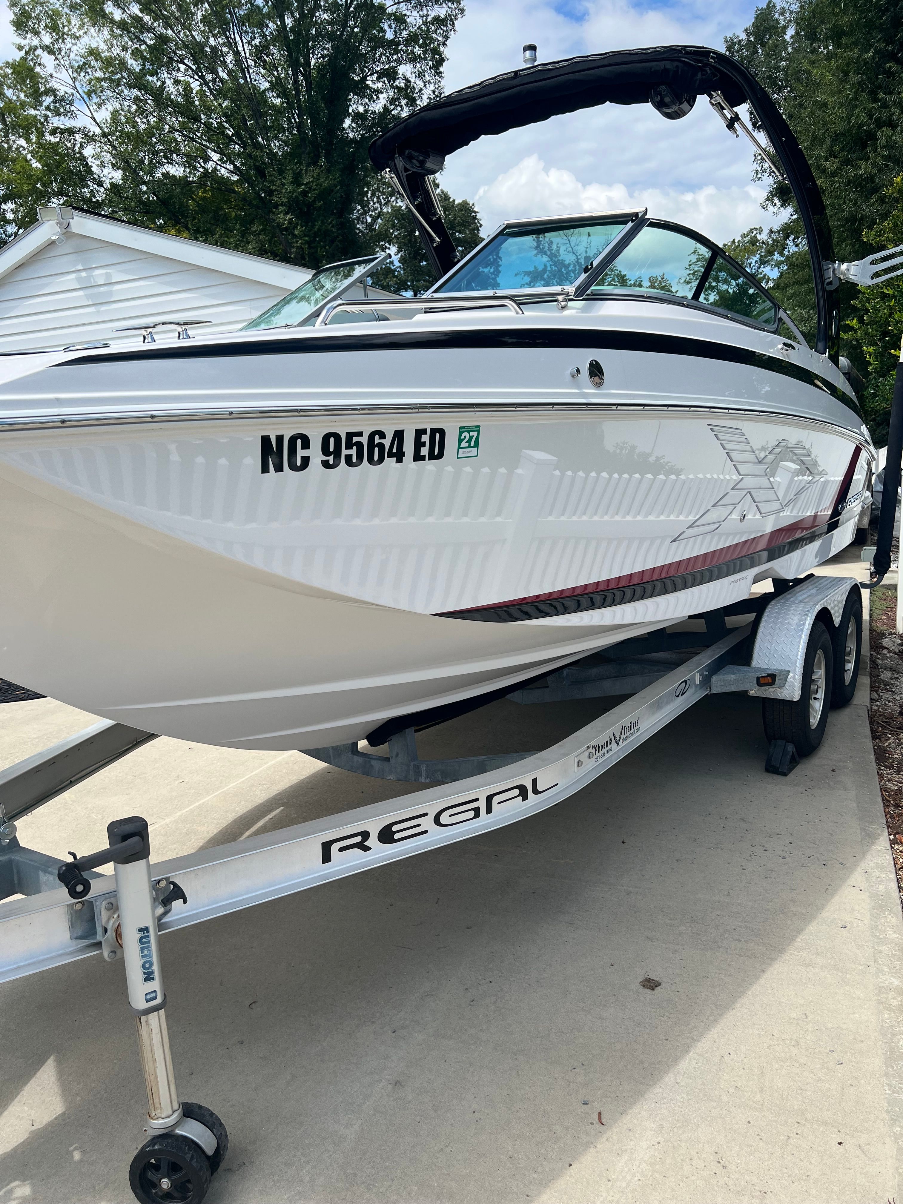 2014 Regal 24 FasDeck RX boat on trailer, side view.