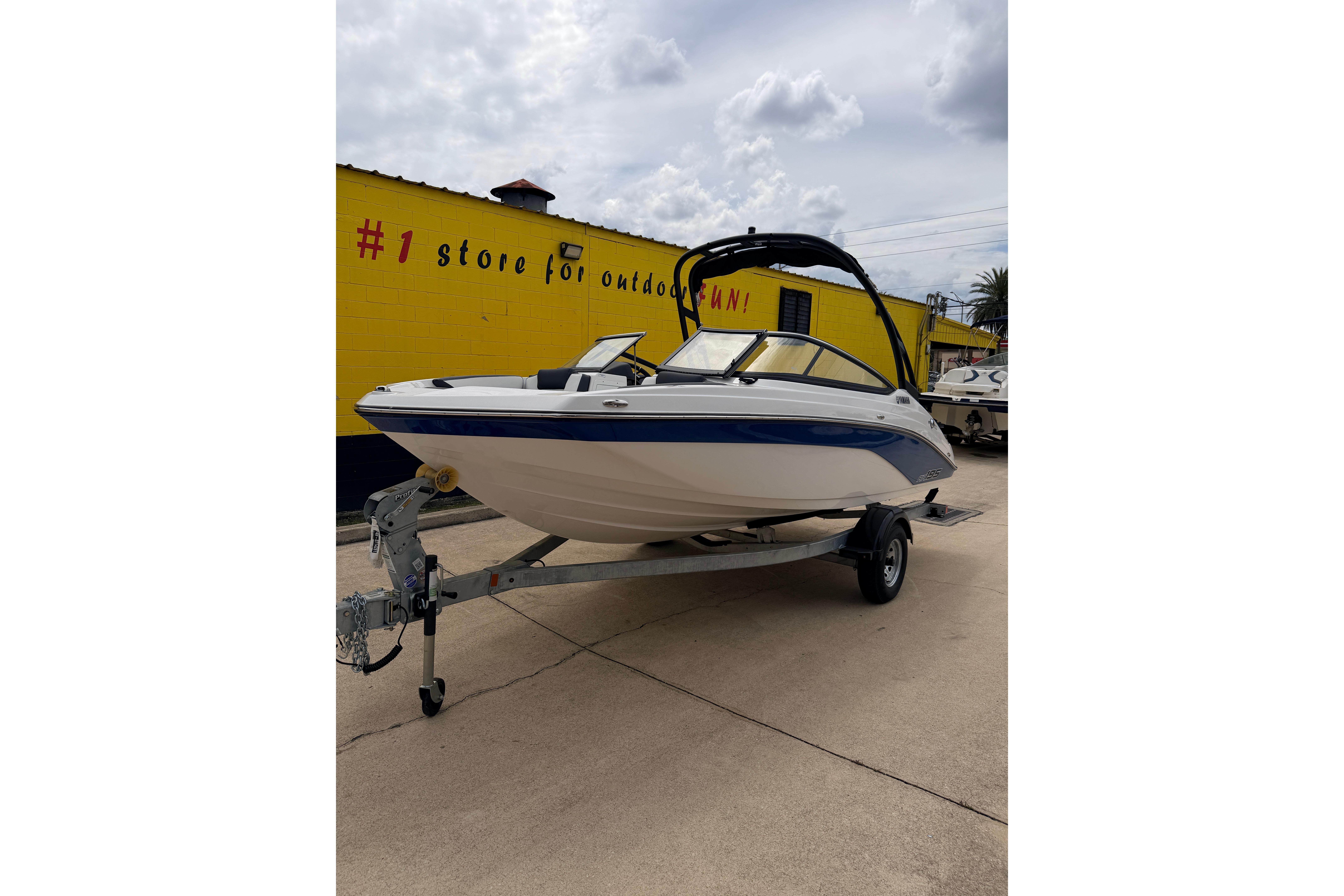 2026 Yamaha Boats AR195