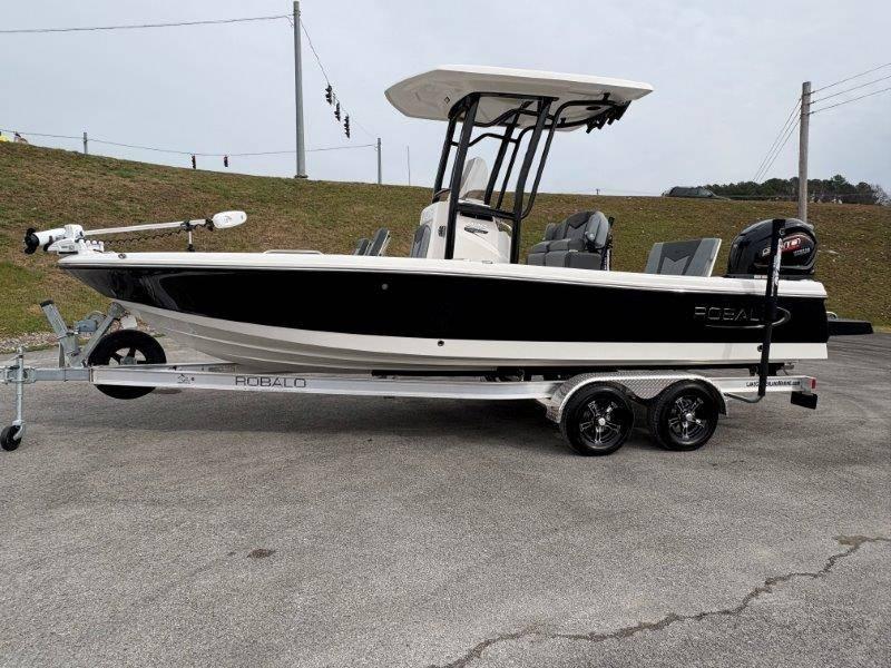 2025 Robalo 226 Cayman - 14