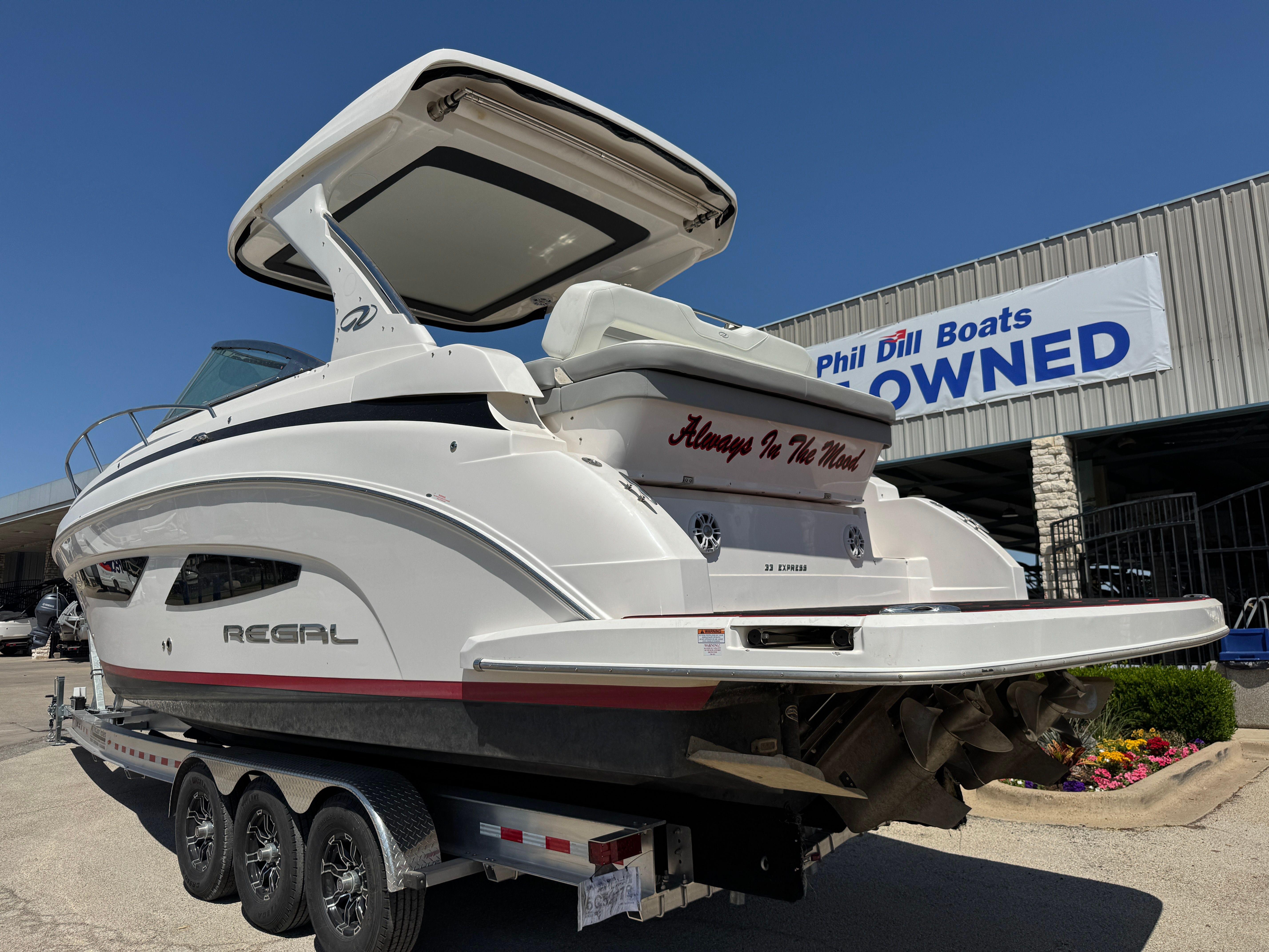 2023 REGAL 33 EXPRESS - Image 11