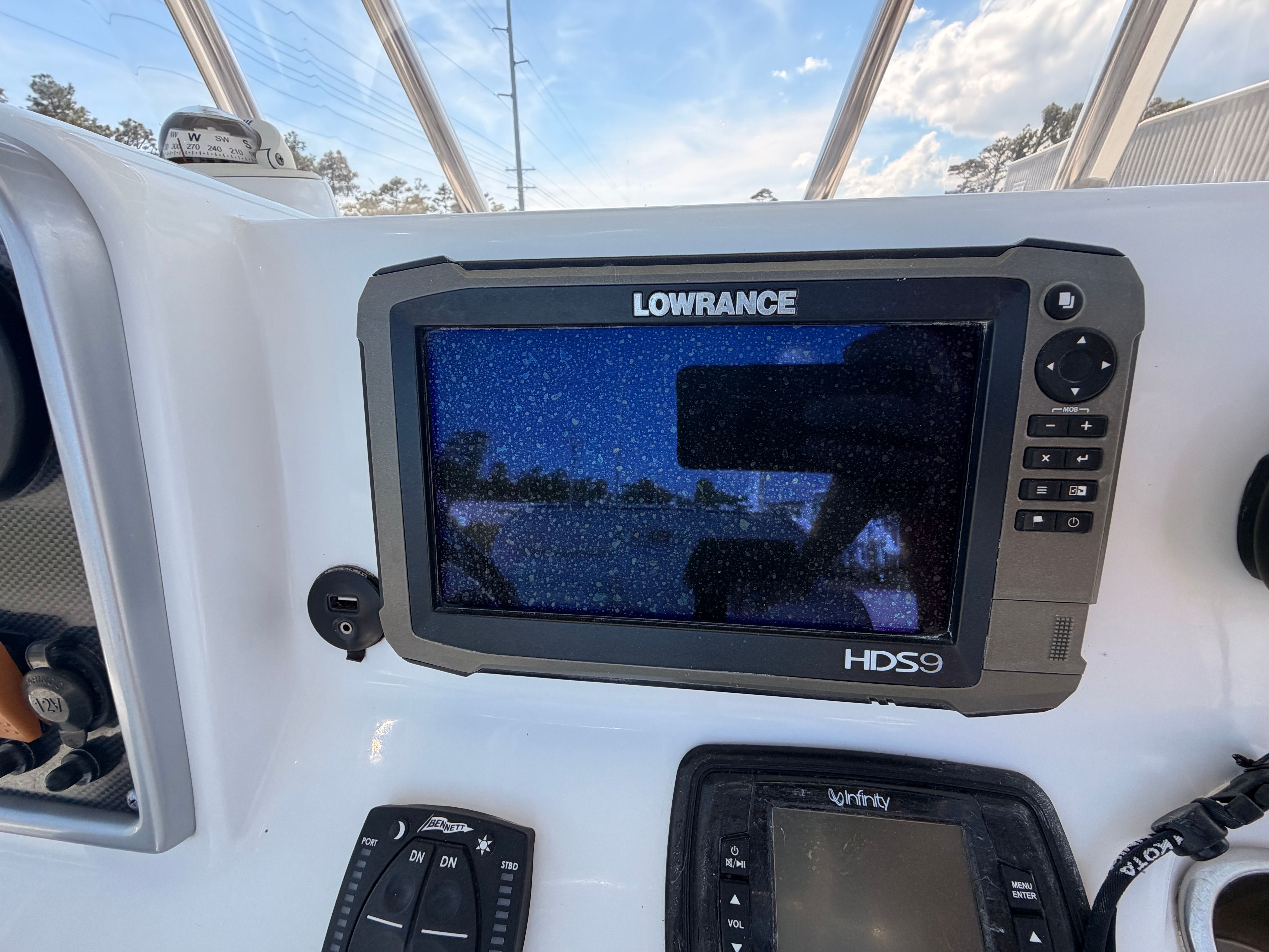 2016 Sea Hunt Triton 225 - 14