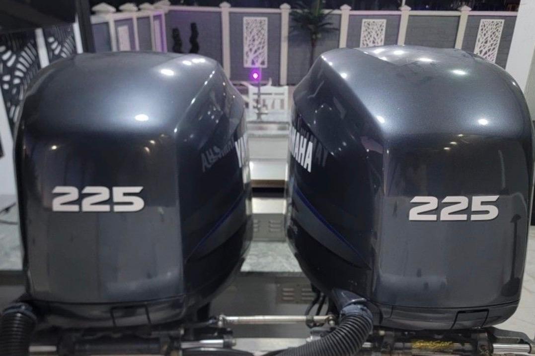 Twin Yamaha 225 outboard engines on a 2004 Grady-White Chase 273 boat.