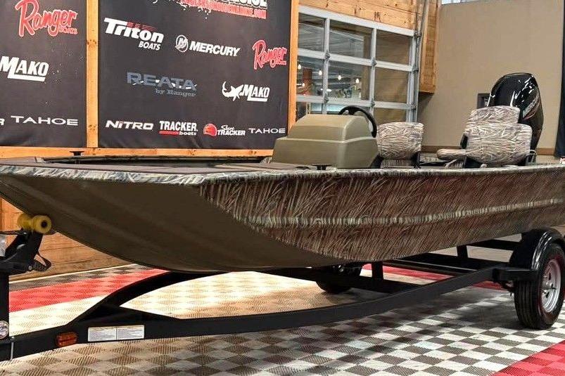 2026 Tracker Grizzly 1754 SC All-Welded boat on display in showroom.
