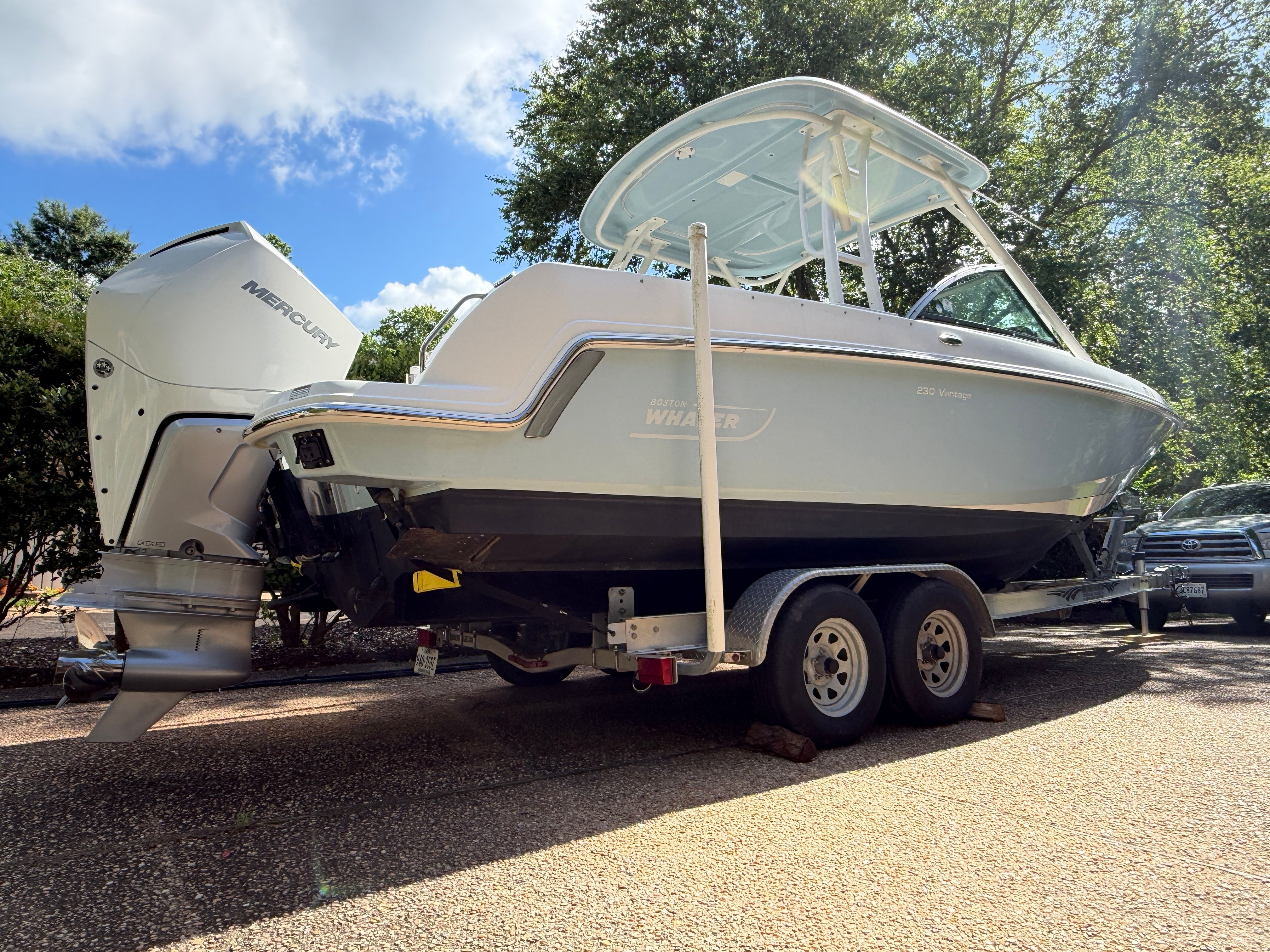 2020 Boston Whaler Vantage 230
