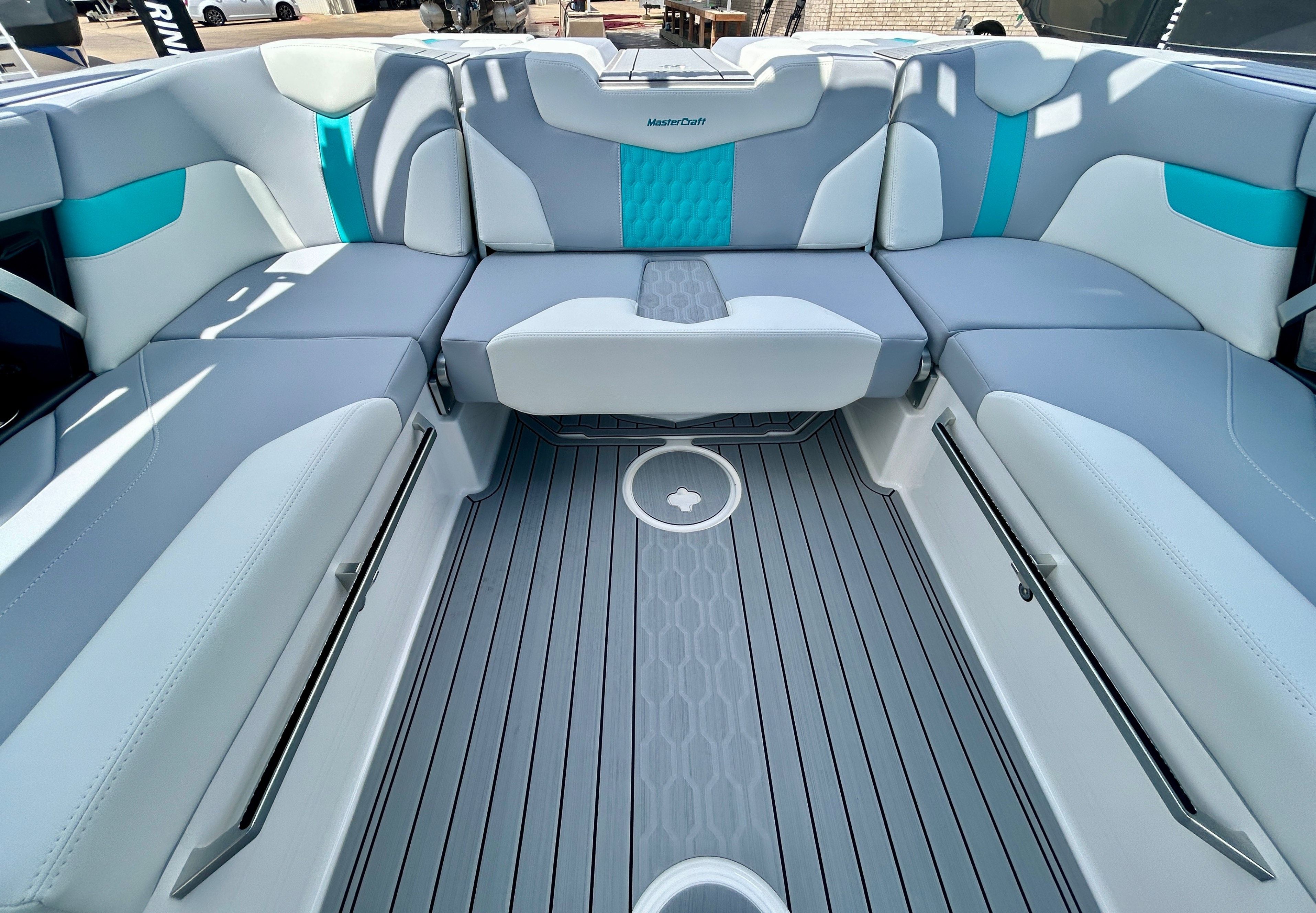 2026 MasterCraft XT22 - 47