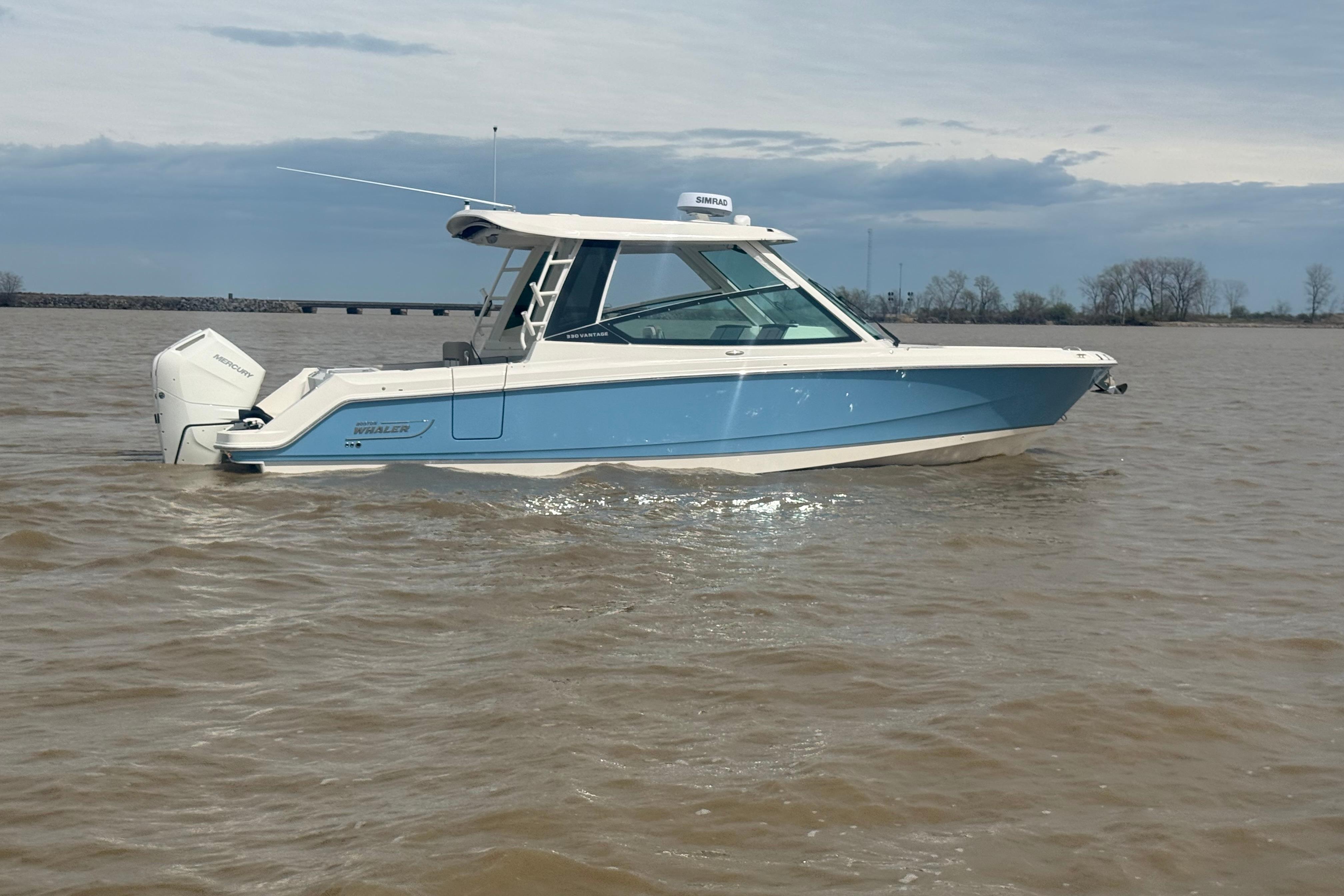 2026 Boston Whaler 330 Vantage