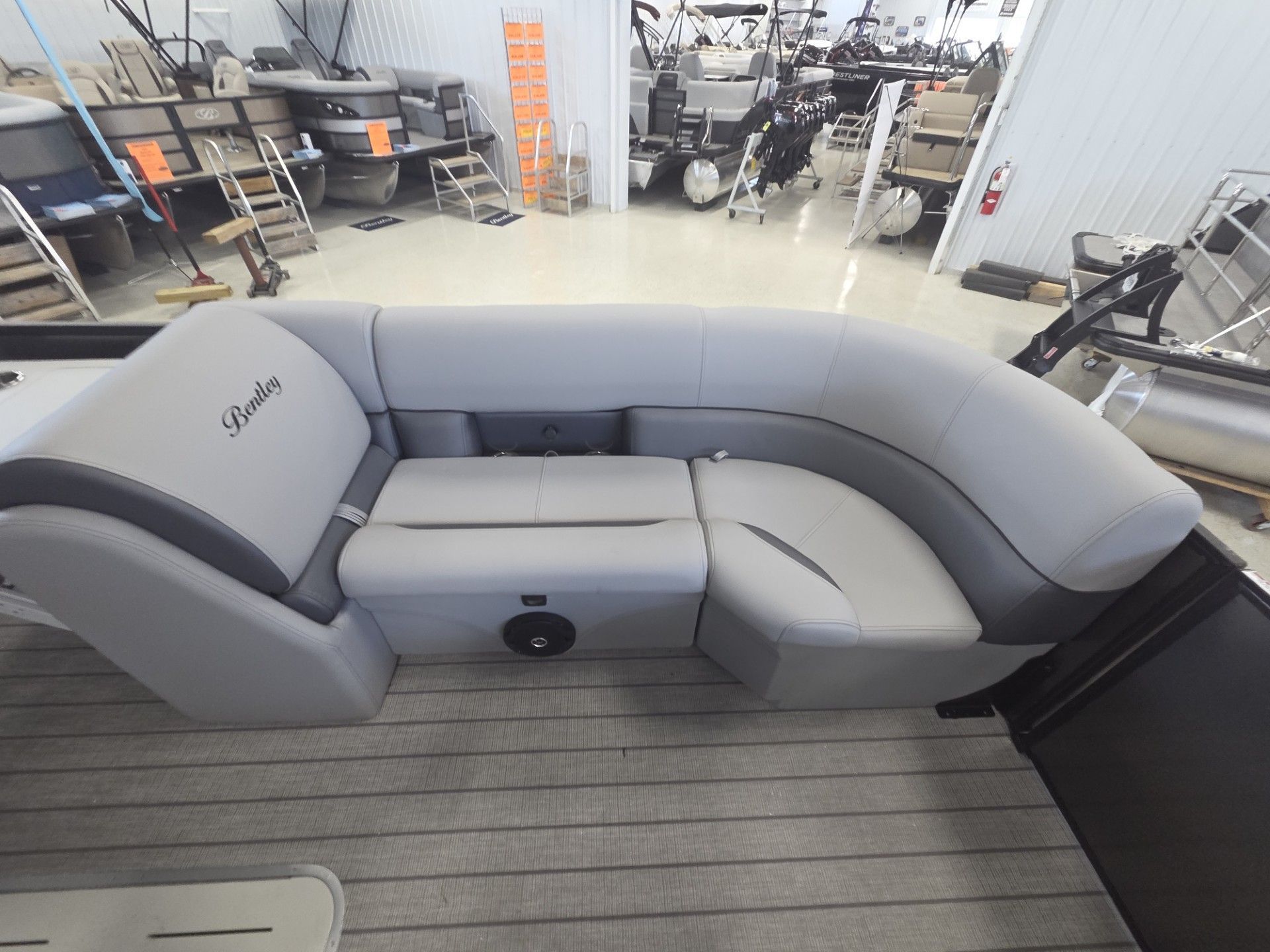 2026 Bentley Pontoons Legacy 223 Navigator - 11
