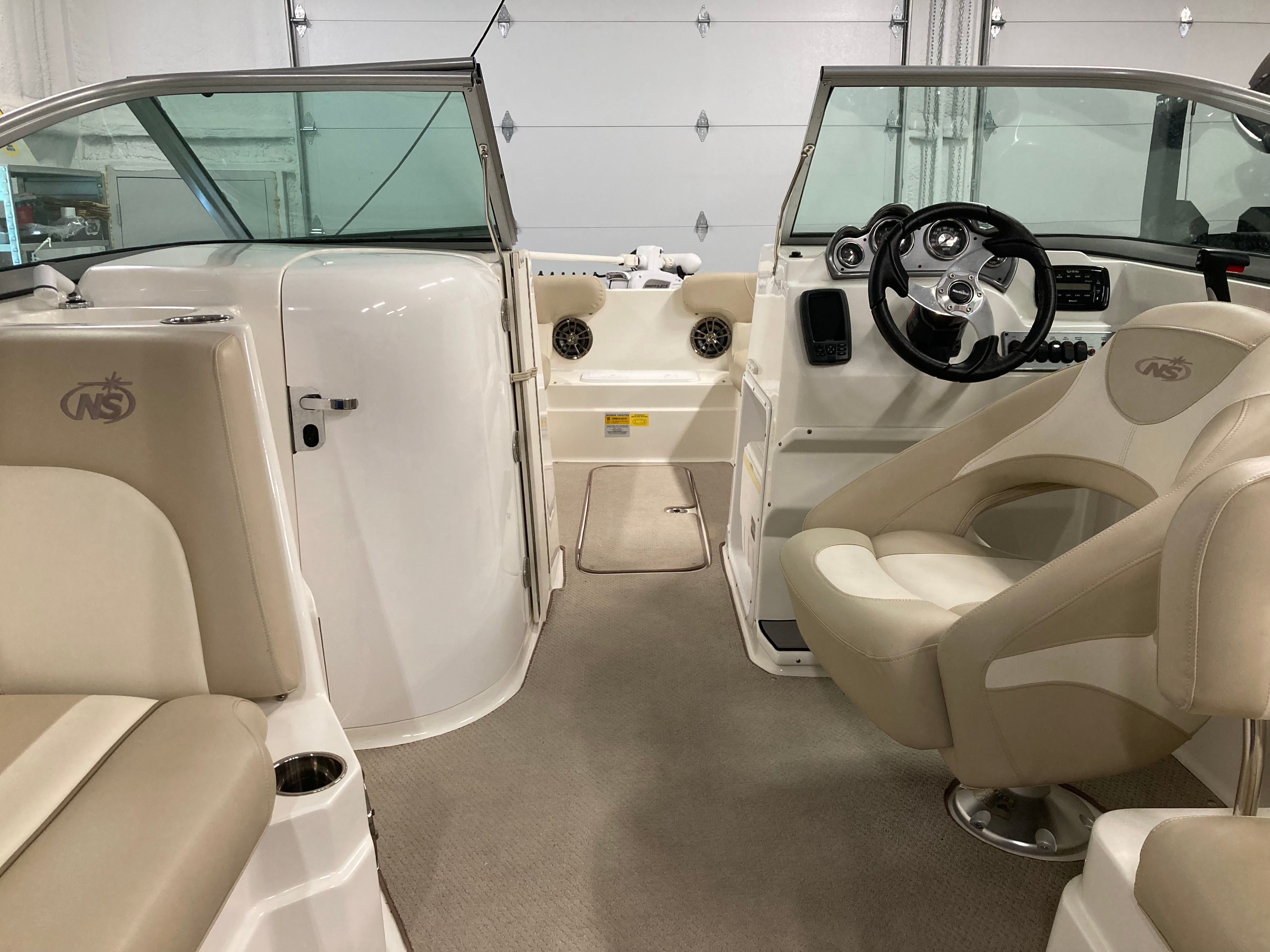 2016 Custom 223 DC - 51