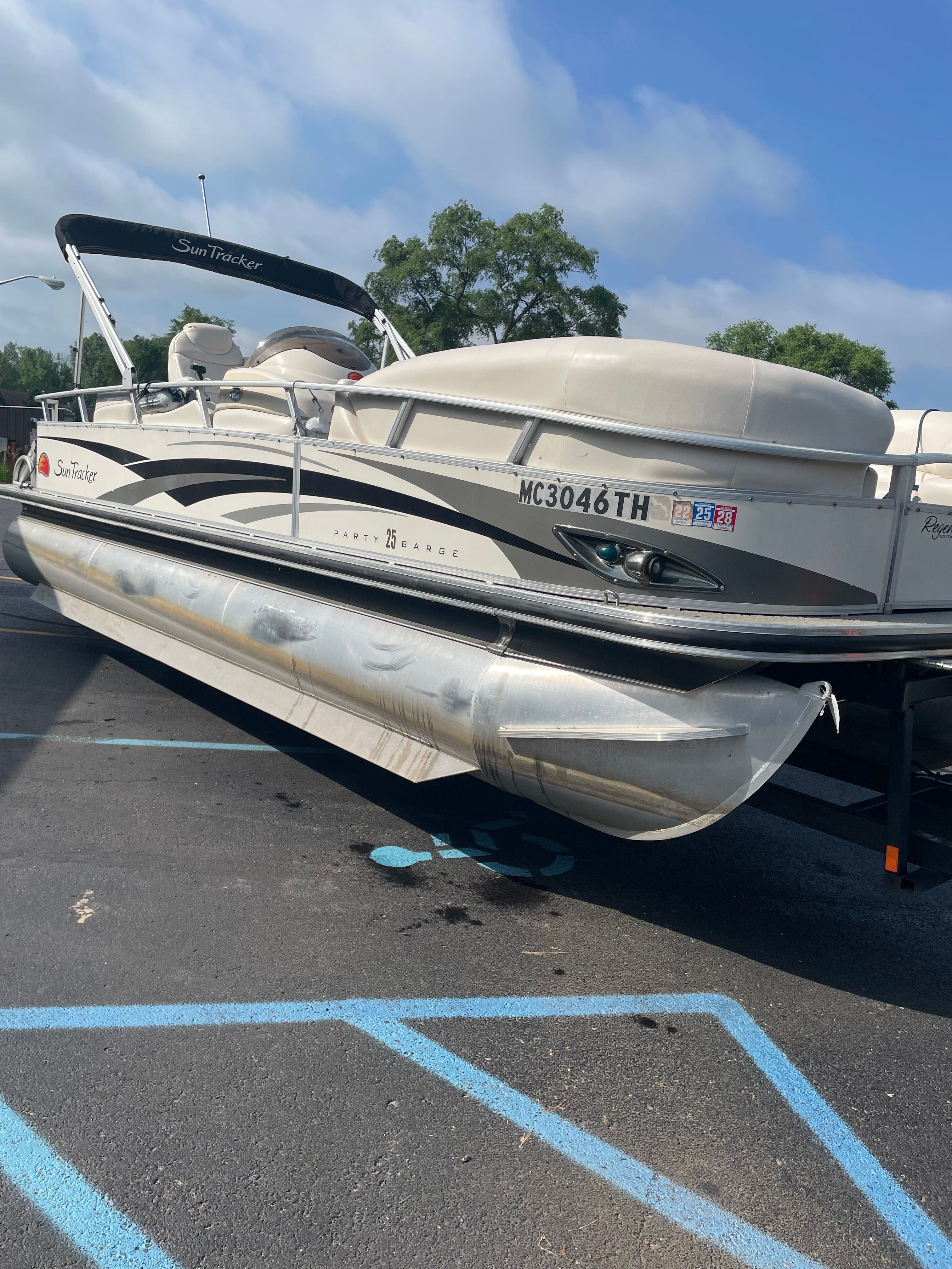 2008 Sun Tracker Party Barge 25 Regency Edition