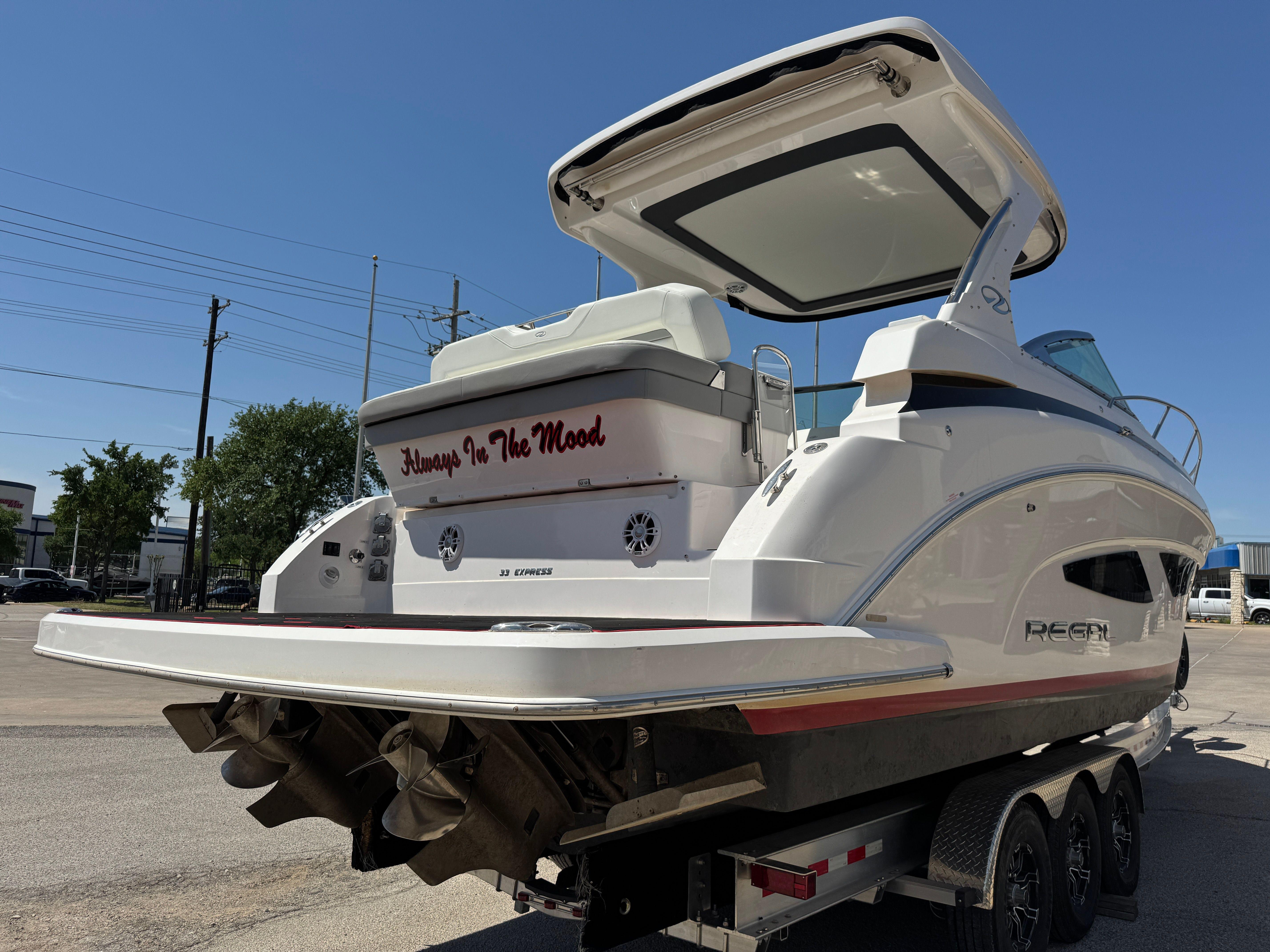 2023 REGAL 33 EXPRESS - Image 14