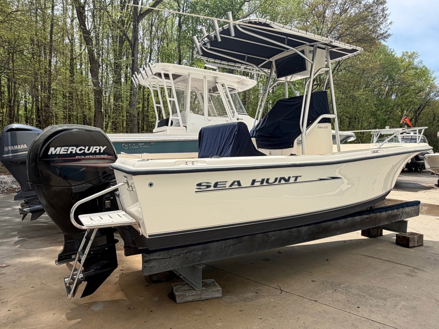 2004 Sea Hunt Triton 202 - Image 4