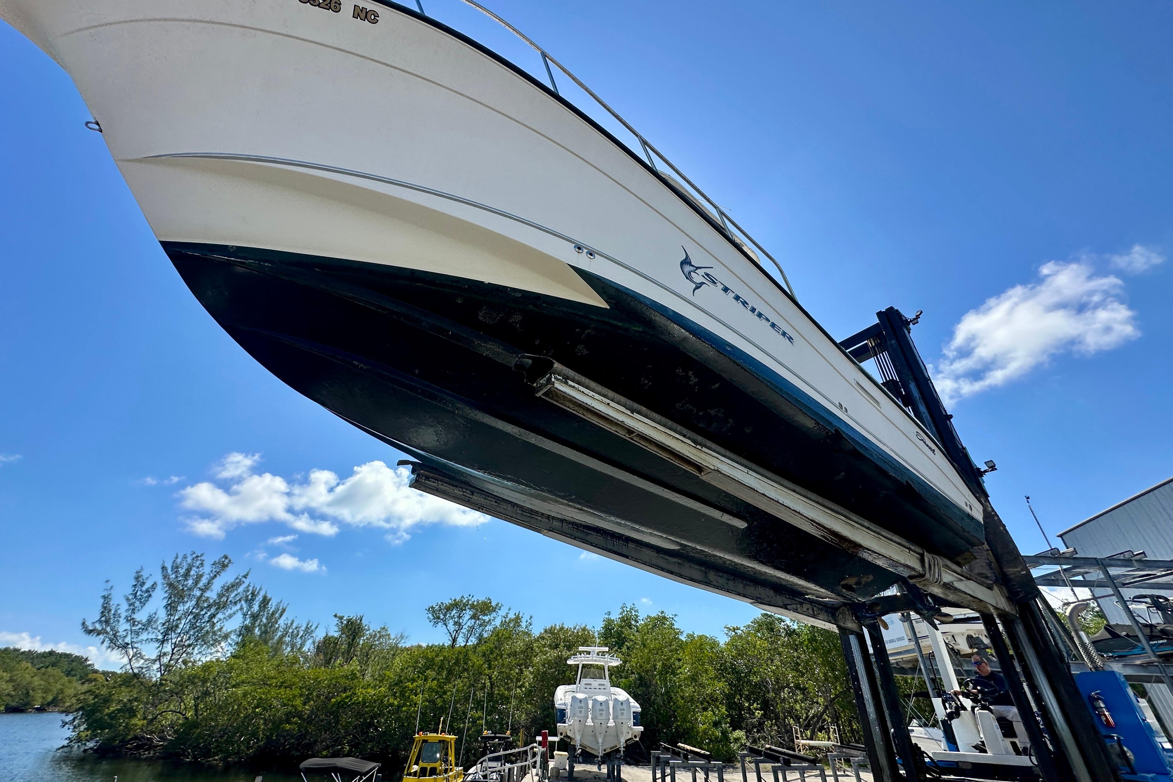 2006 Seaswirl Striper 2901 Walkaround O/B on lift, clear sky background.