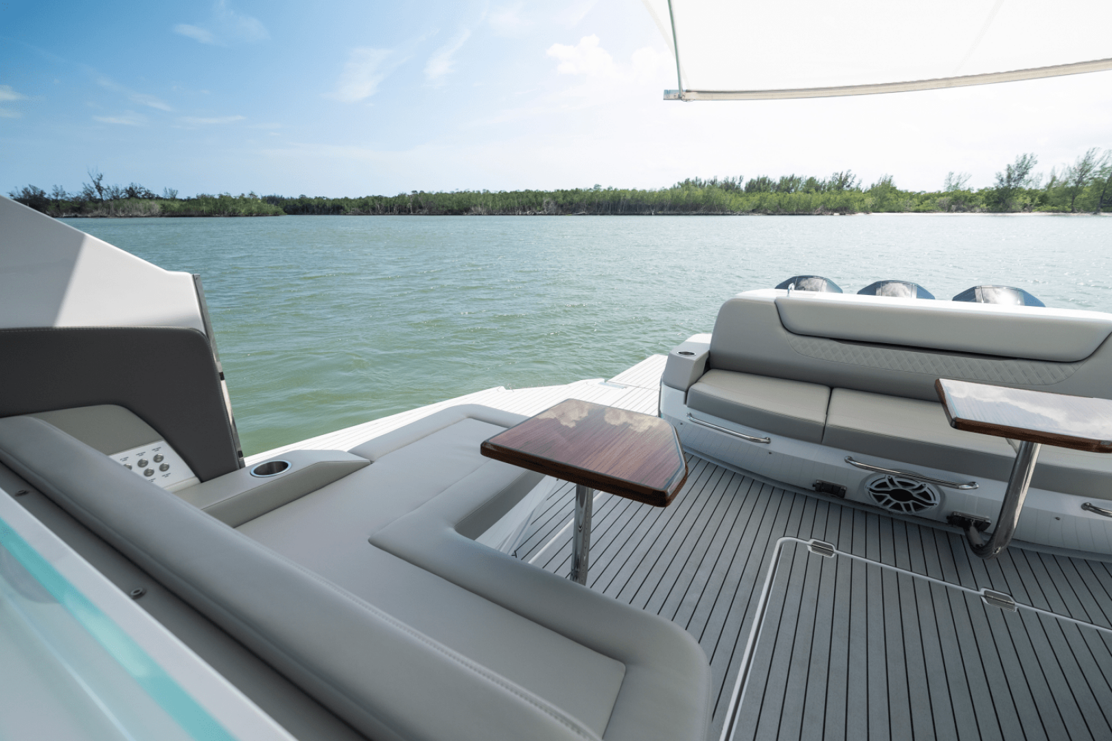 2026 Cruisers Yachts 50GLS OB - Image 75