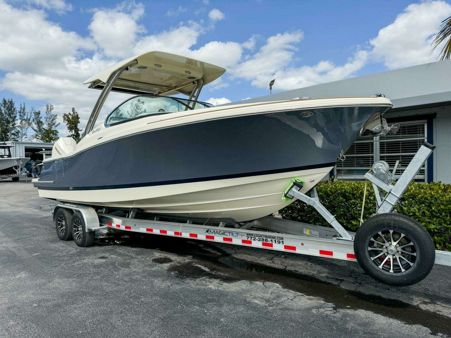 2025 Chris-Craft Calypso - Image 3