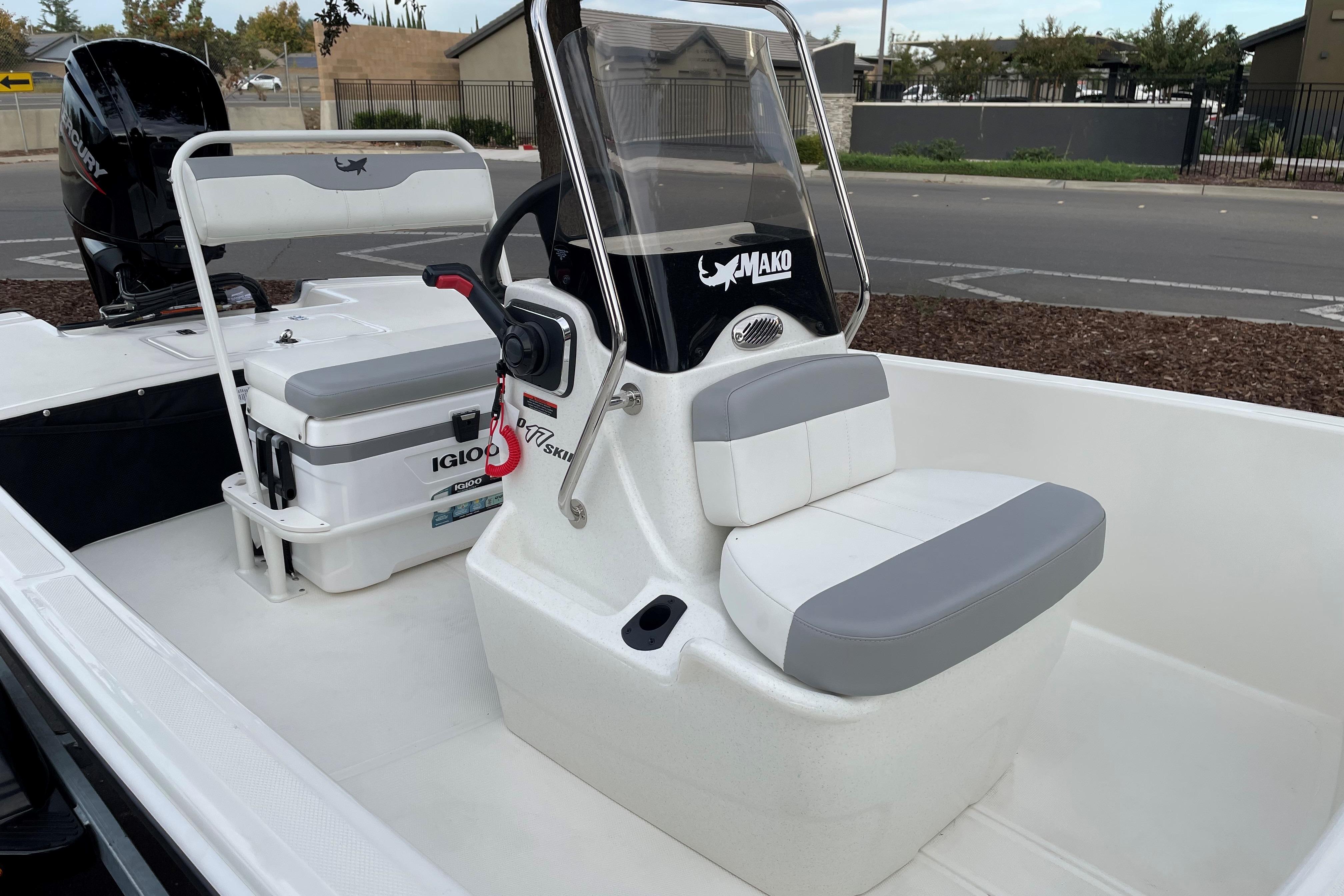 2025 Mako Pro Skiff 17 CC boat interior with seating and console.