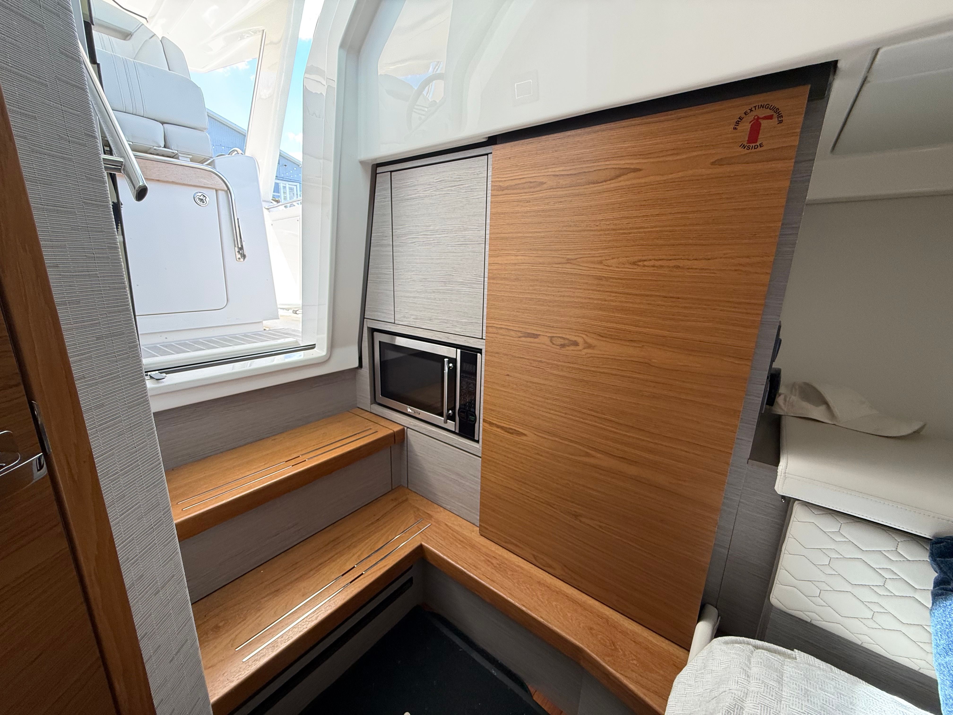 2024 Tiara Yachts 38 LS - 43