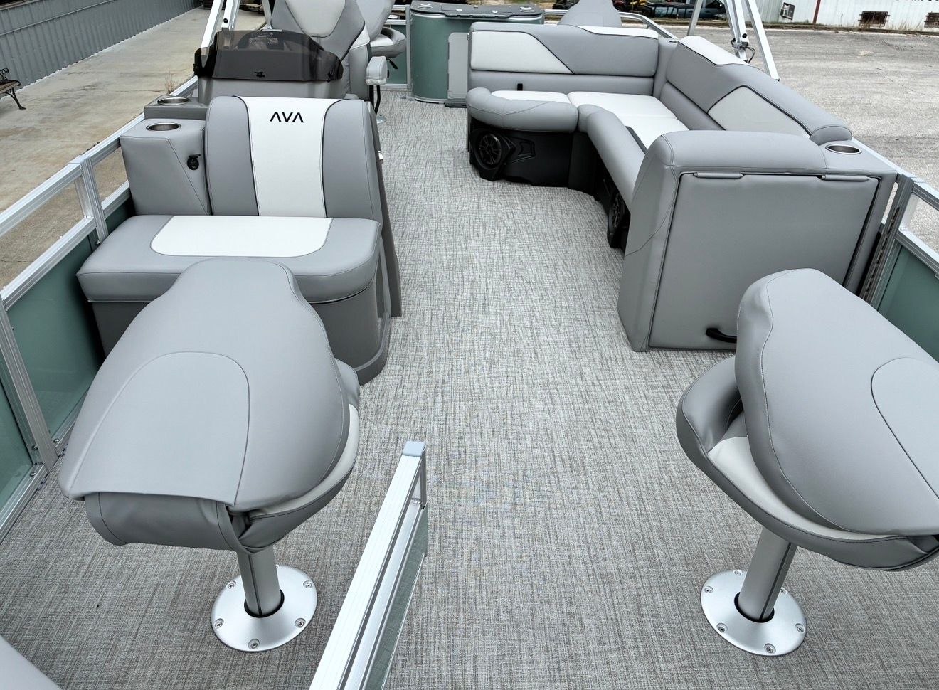 2026 Avalon Venture 85 Rear Fish - 21' - 8