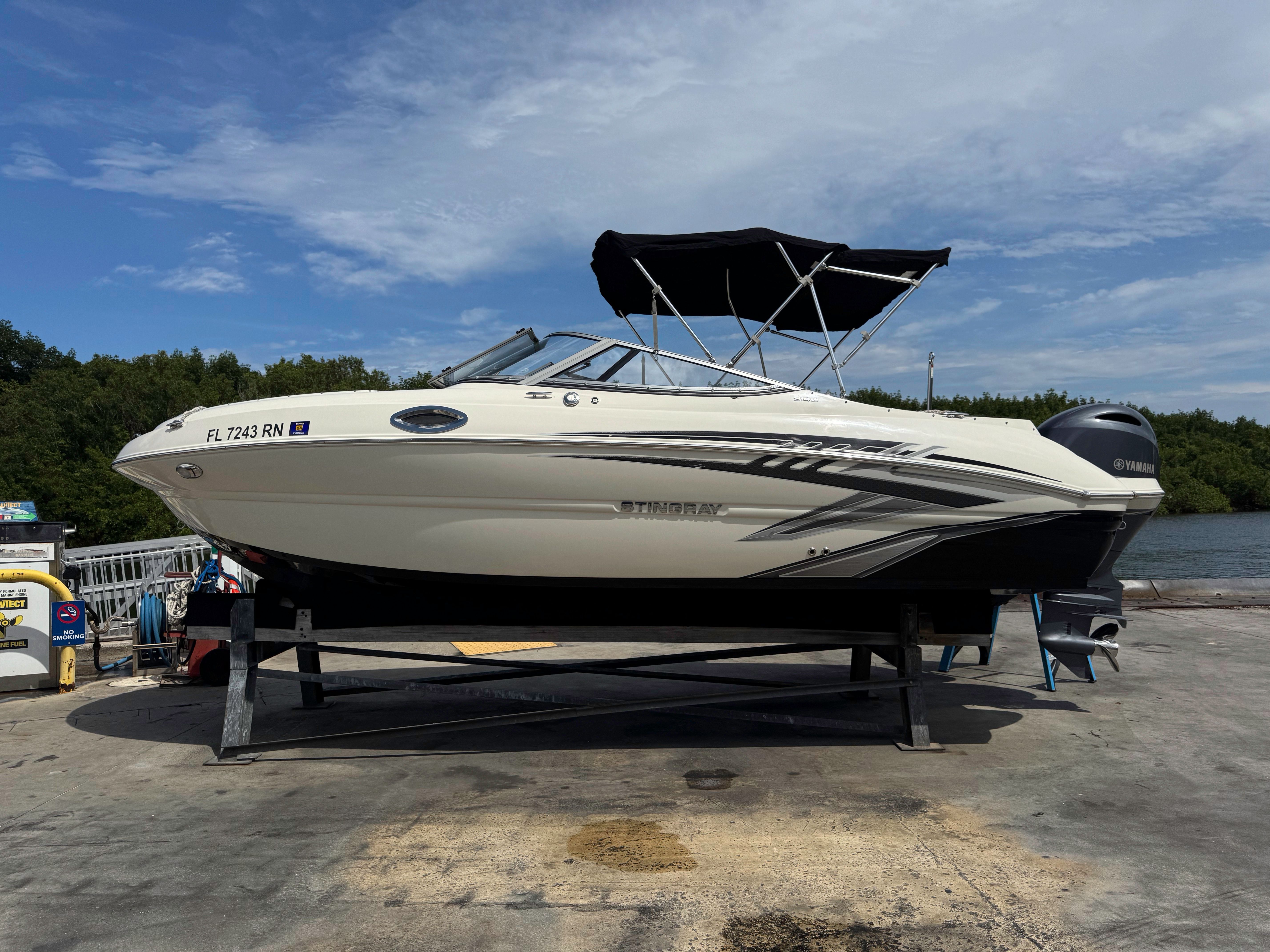 2017 Stingray 214 LR - 3