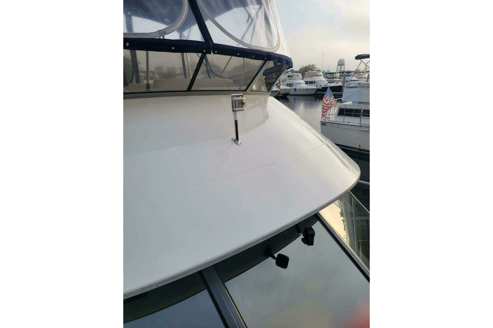 1996 Carver 320 Voyager - Image 6
