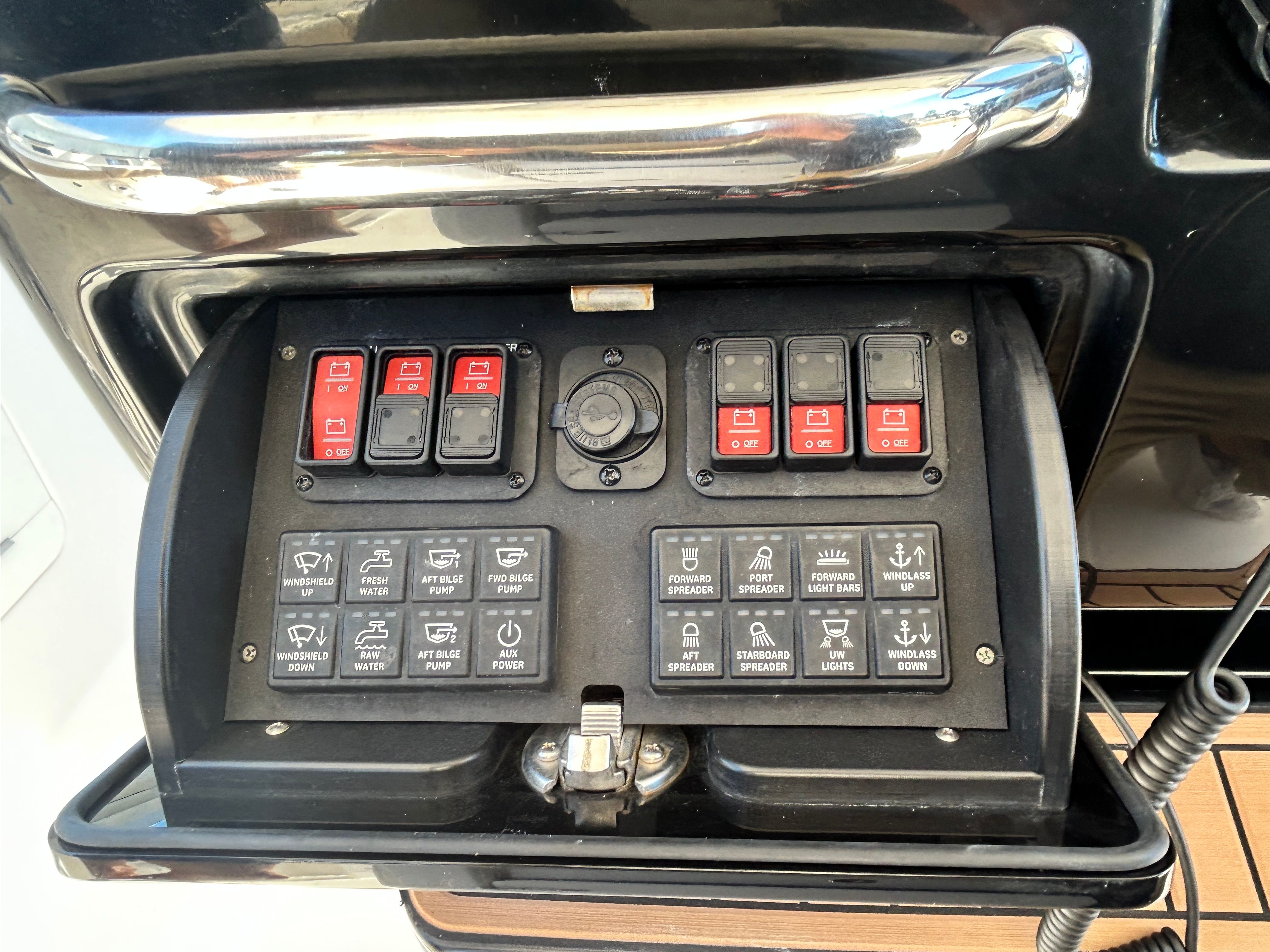 2020 Everglades 395 Center Console - 36