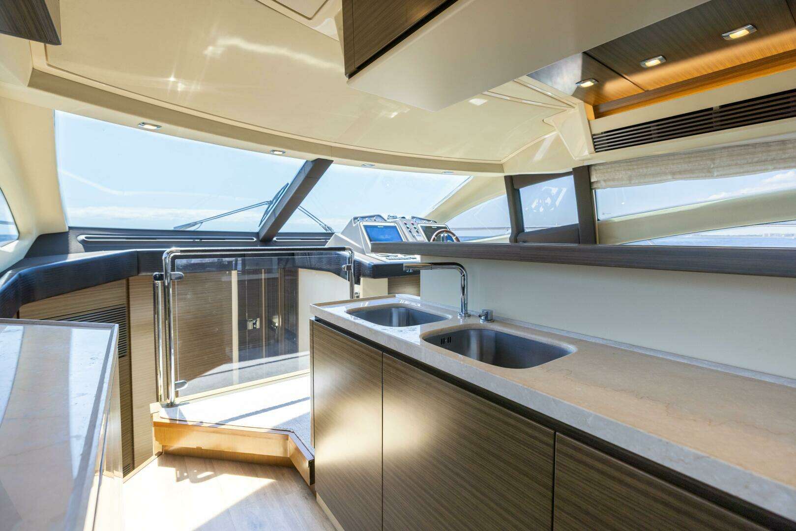 2015 Azimut 64 Flybridge - Image 6