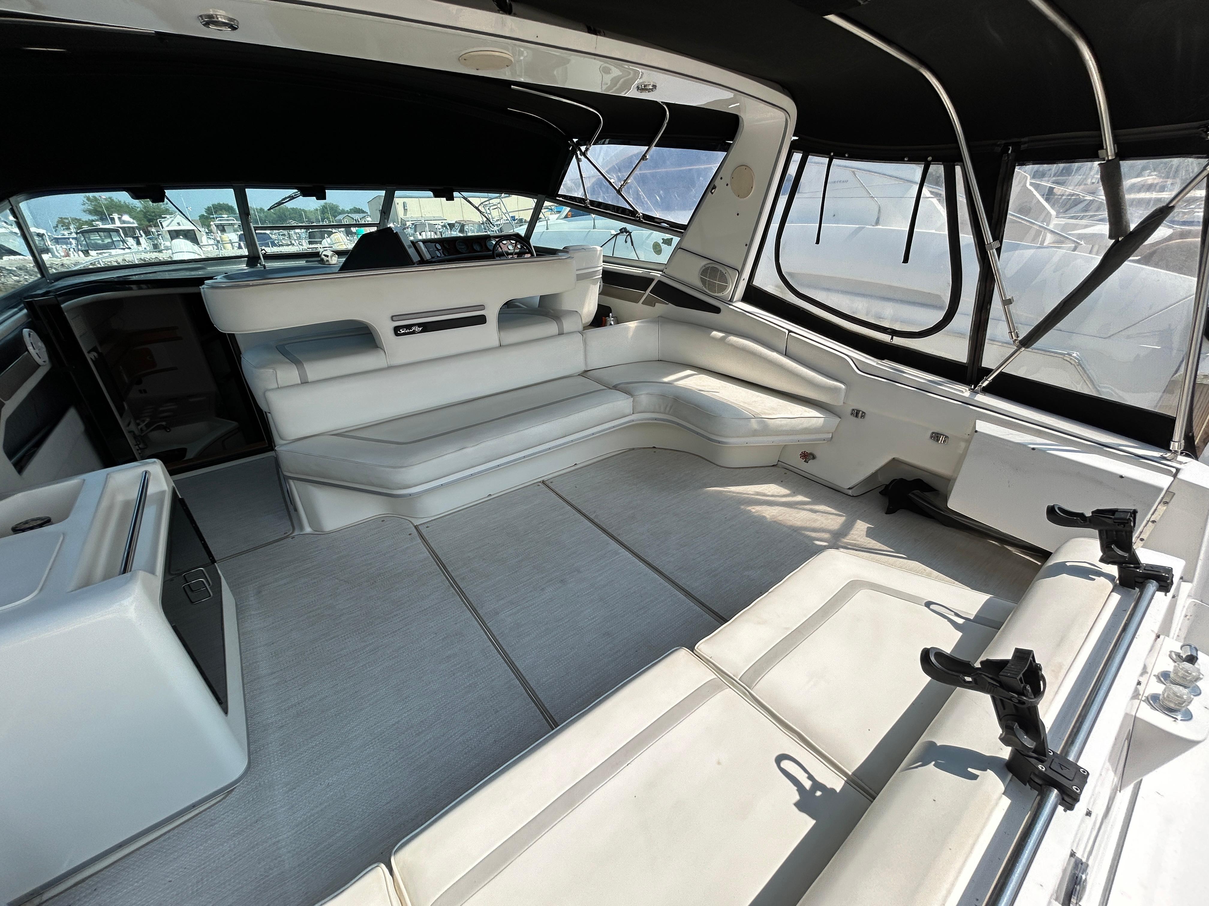 1993 Sea Ray 440 Sundancer interior with spacious seating and modern design.