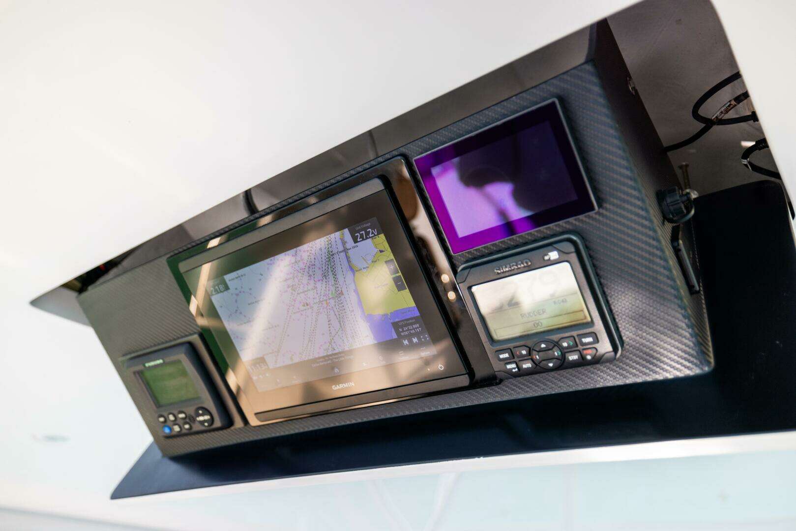 2011 Viking 70 Convertible - Image 33