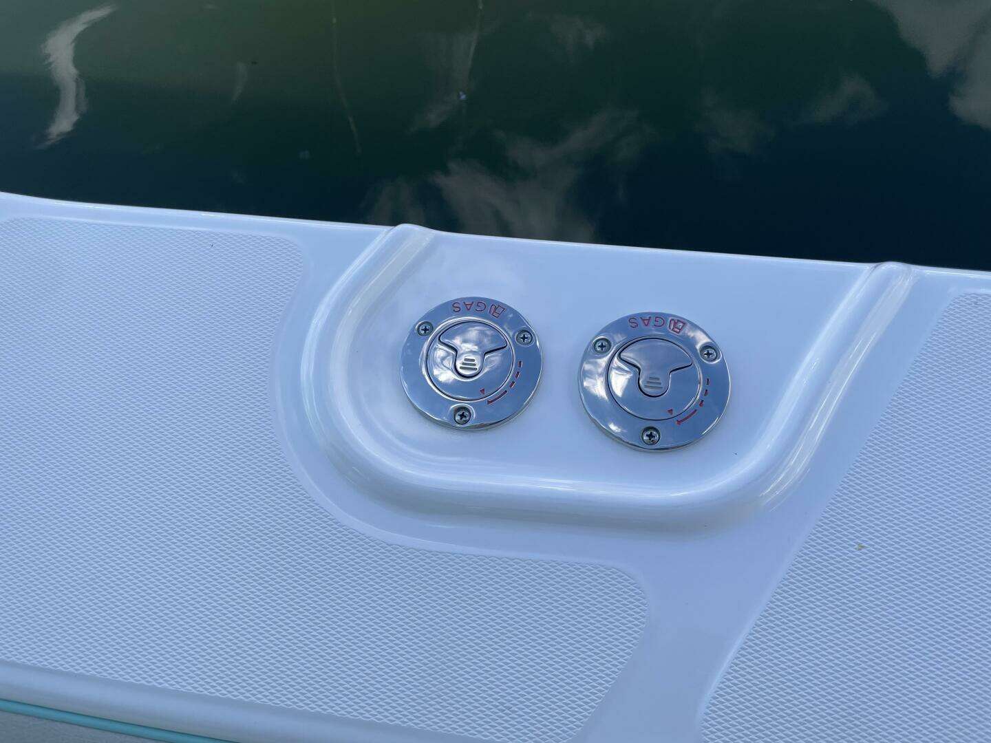 2026 Mag Bay 43 Center Console - Image 108