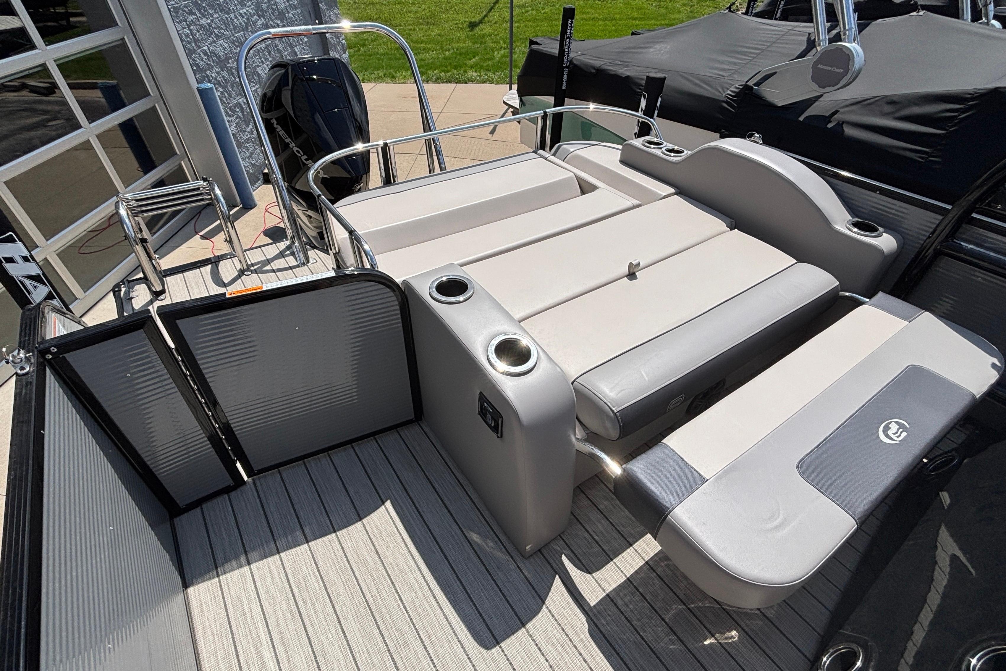 2023 Princecraft Quorum 25 RL boat interior with seating and cup holders.