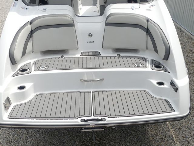 2019 Yamaha Boats AR240 - 26