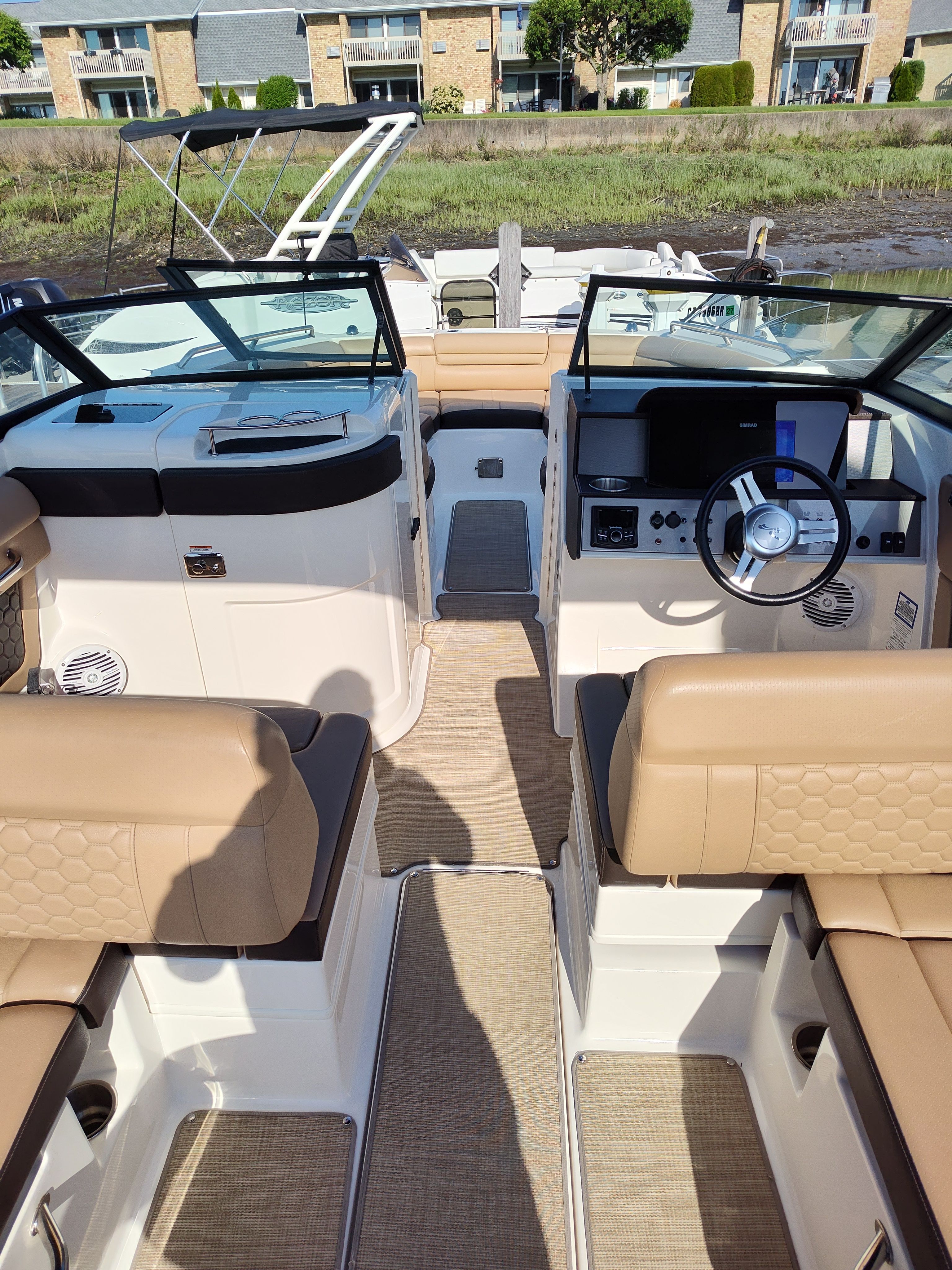 2018 Sea Ray SDX 270 Outboard - 3