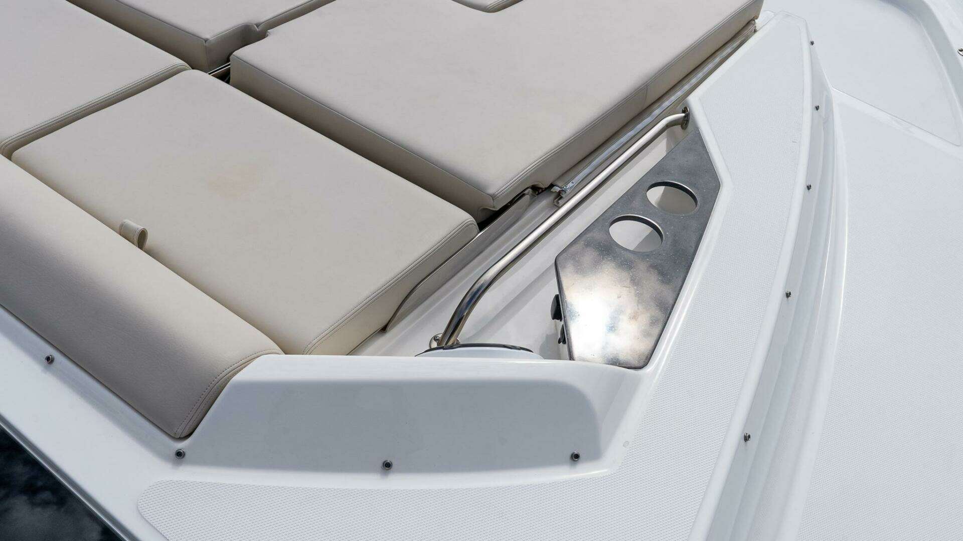 2024 Boston Whaler 405 Conquest - Image 65