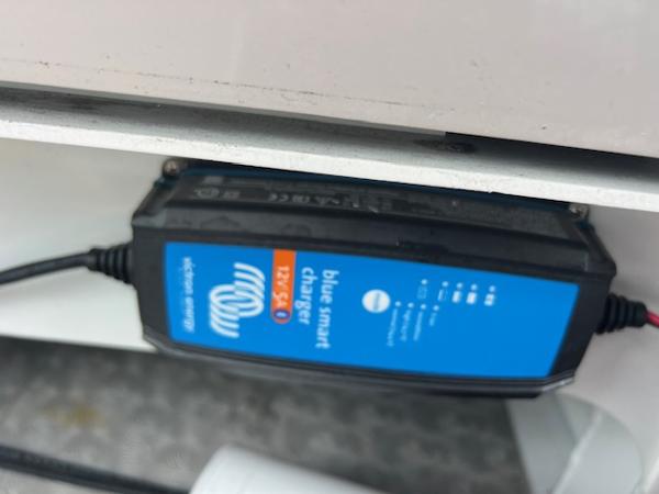 2017 Highfield OM 500 with Victron Energy Blue Smart Charger