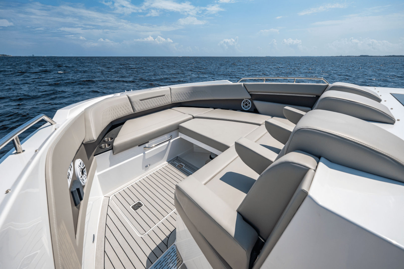 2025 Cruisers Yachts 50 GLS - Image 56
