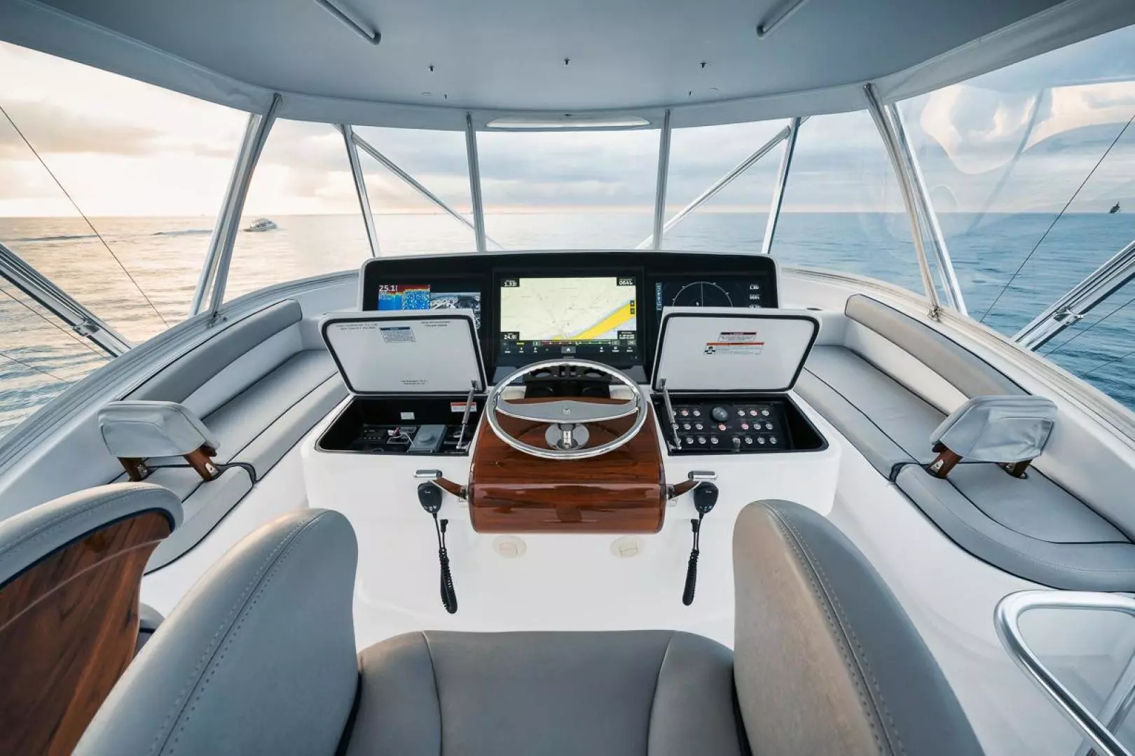 2020 Hatteras Convertible GT59 - Image 22