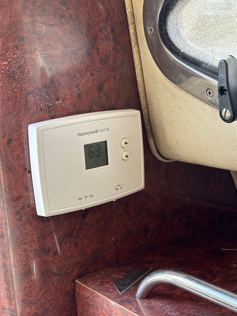 Honeywell thermostat in a 1997 Donzi 275LXC boat.