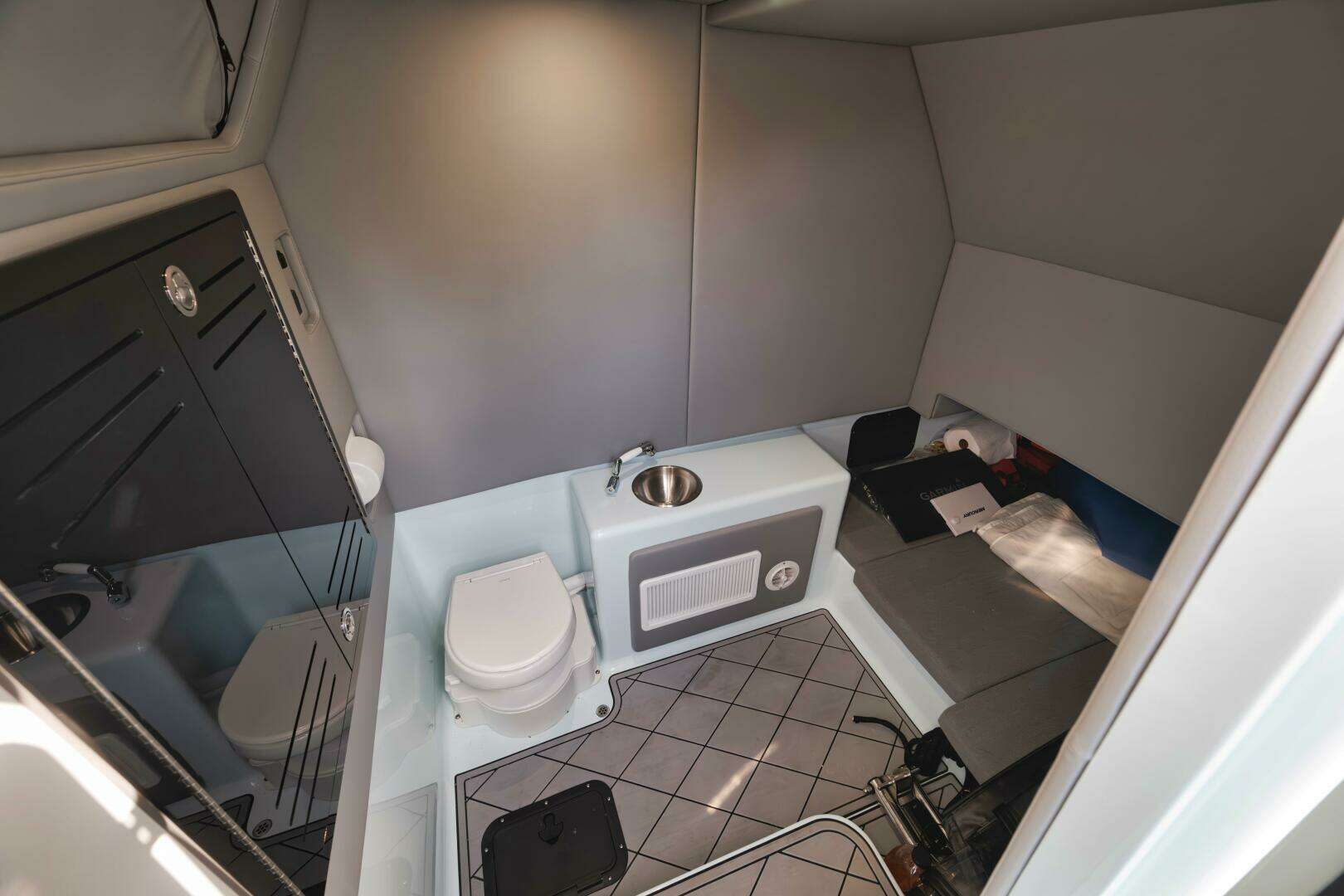2026 Front Runner 39 Center Console - Image 27