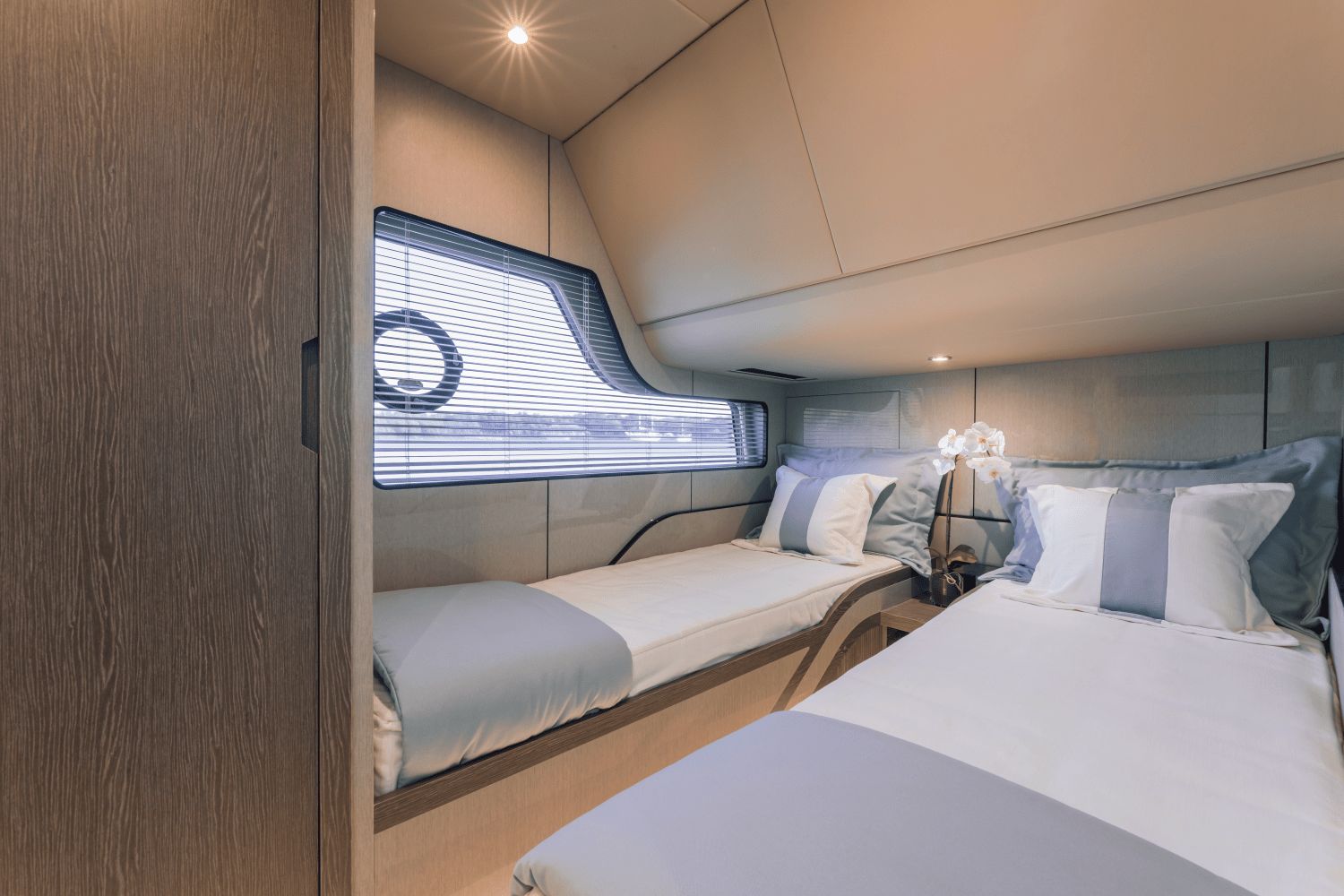 2027 Cruisers Yachts 57 Fly - 92