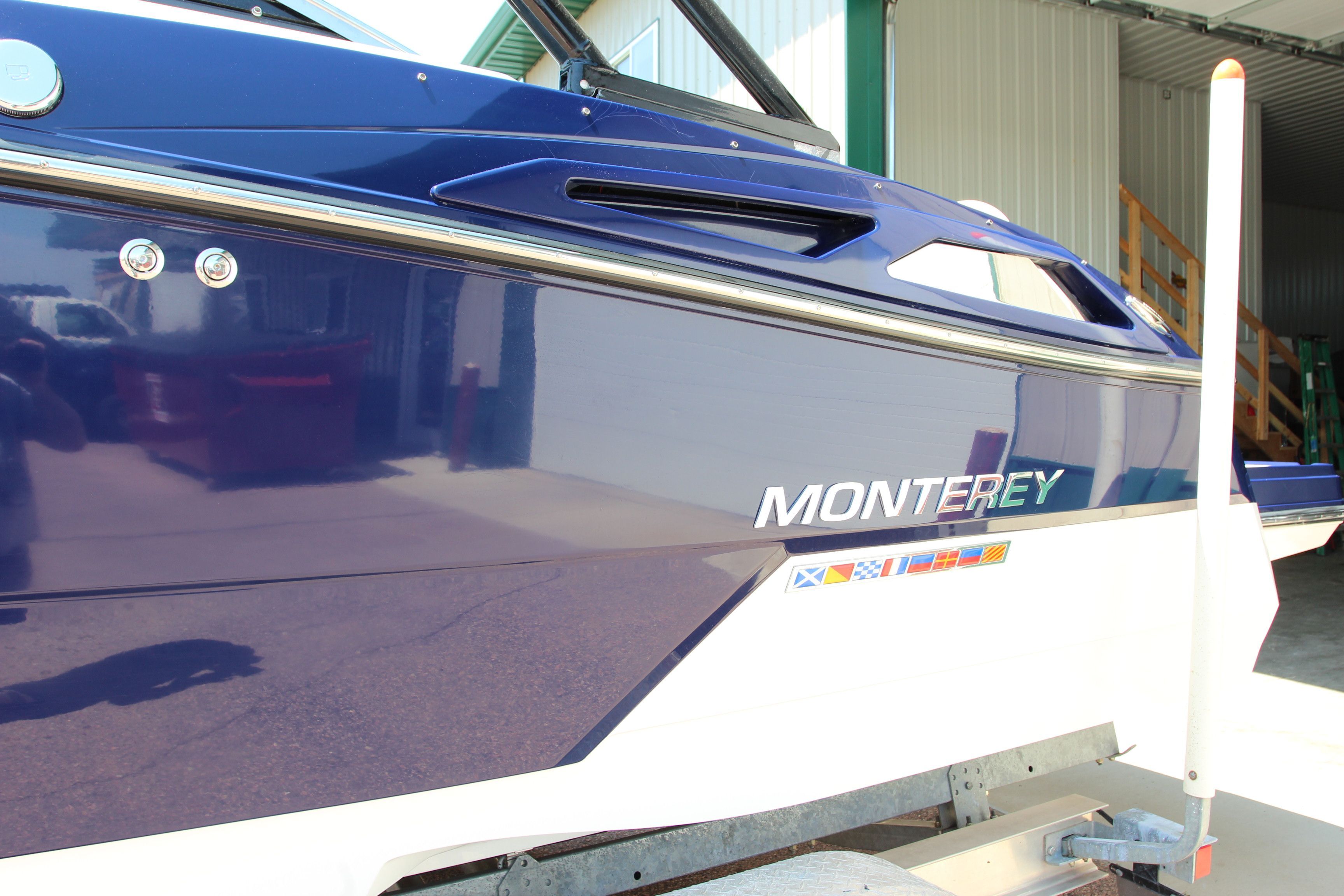 Side view of a blue 2015 Monterey 268SSC boat.