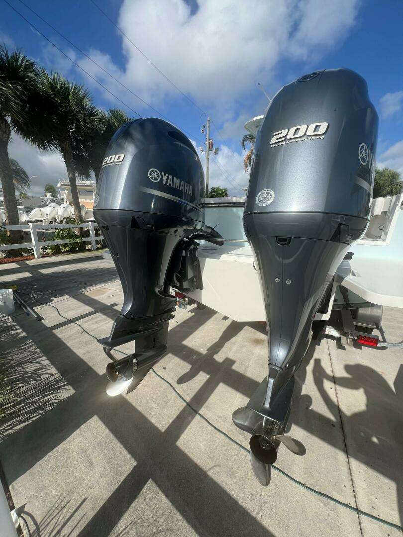 2022 Parker 25 Center Console - Image 4