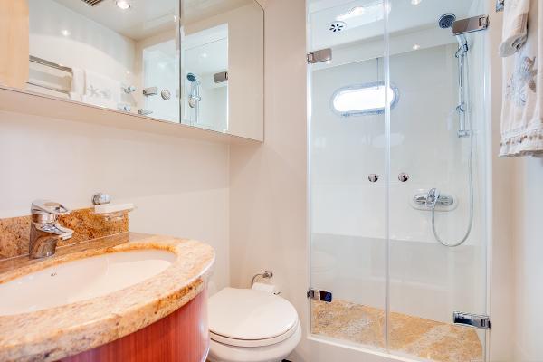 Luxurious bathroom on the 2006 Horizon 82’ Cockpit Motoryacht.