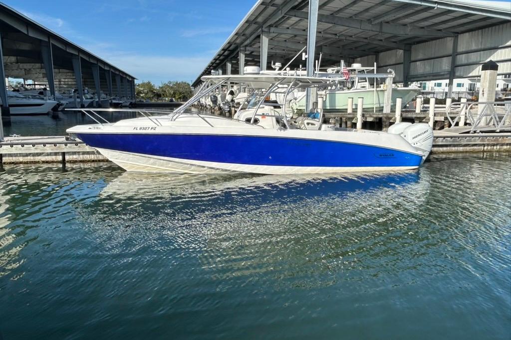 2008 Boston Whaler 320 Outrage Cuddy Cabin