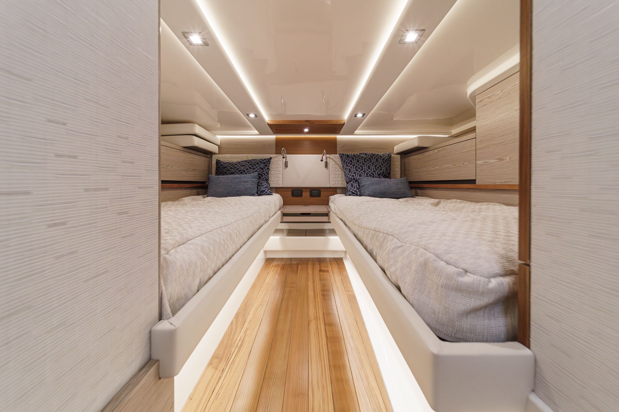 2023 Tiara Yachts 48 LS - 54