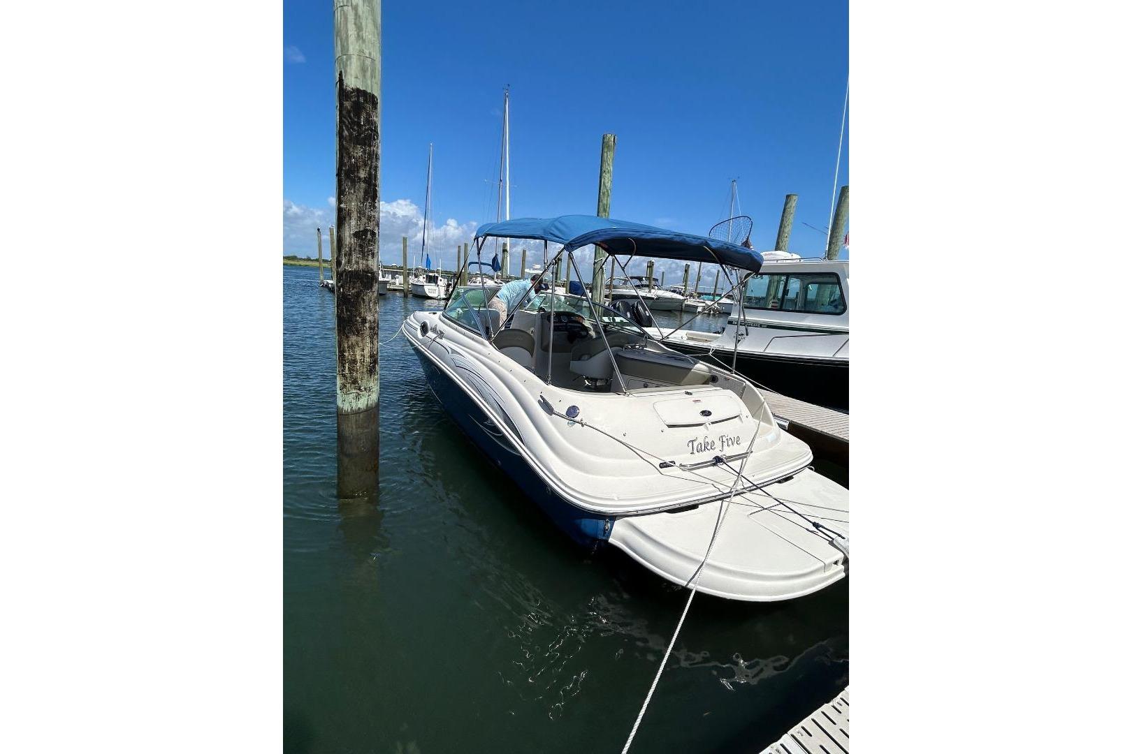 2006 Sea Ray 240 Sundeck
