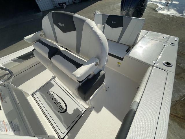 2024 Robalo 226 Cayman - 8
