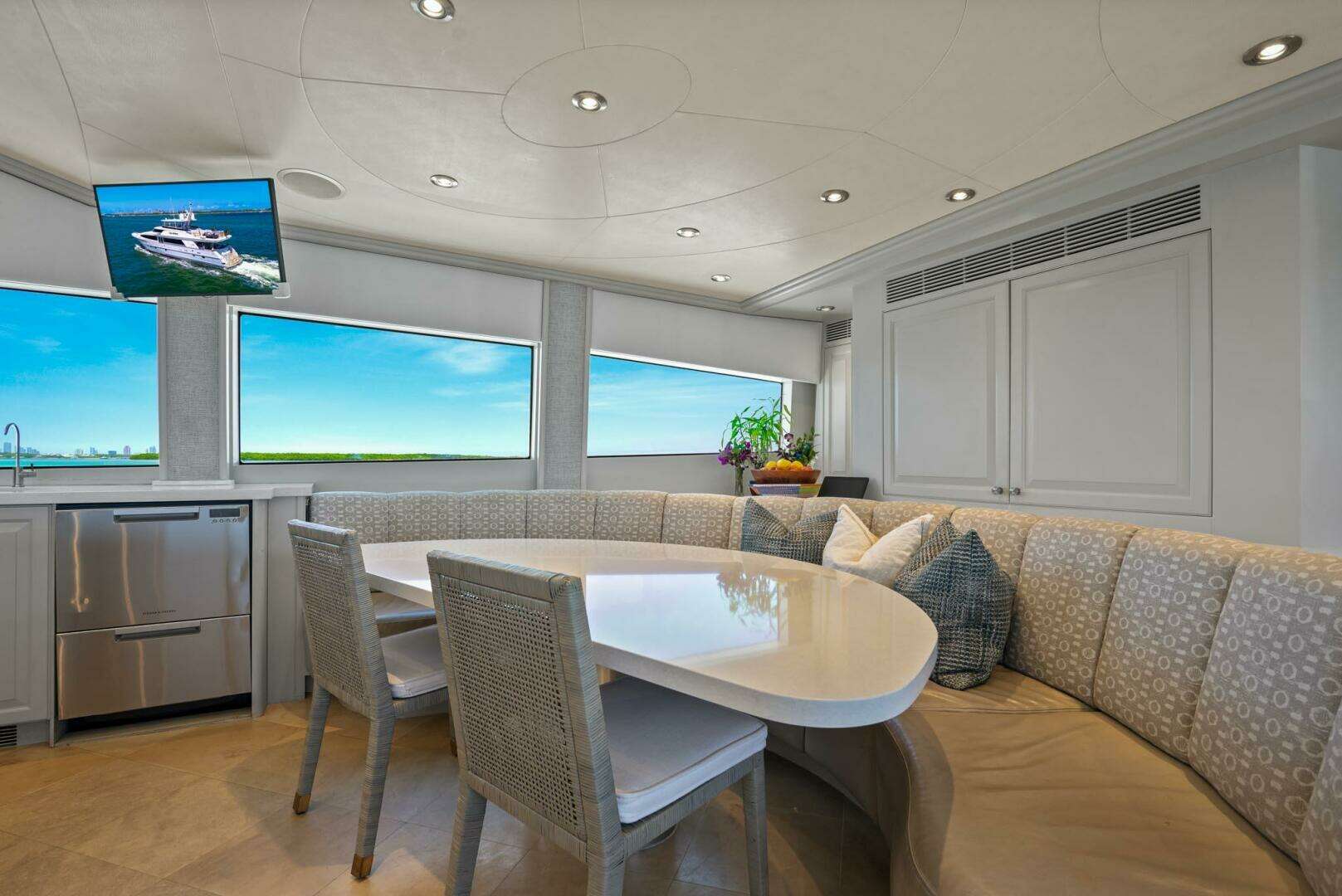 2004 Crescent Raised Pilothouse - Image 16