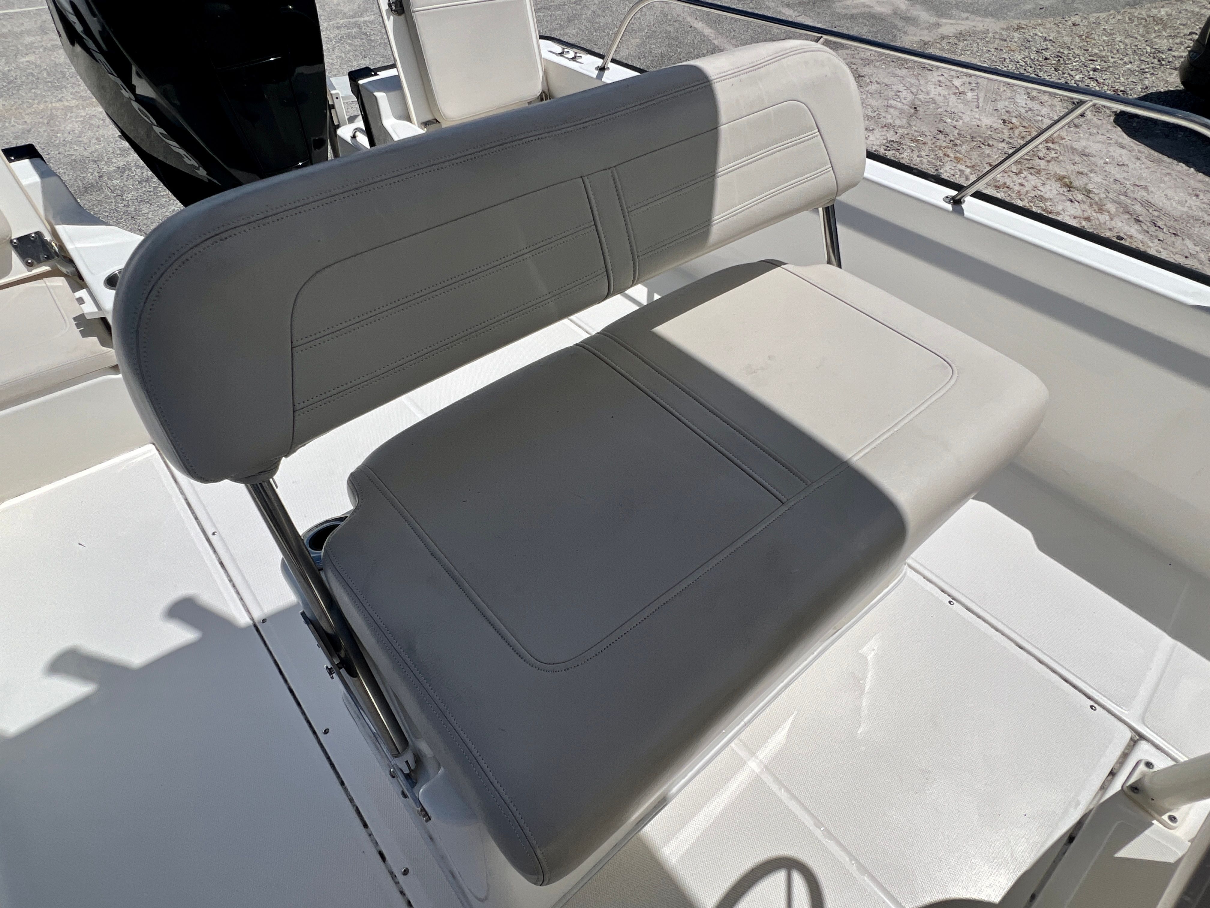 2023 Boston Whaler 210 Montauk - 11
