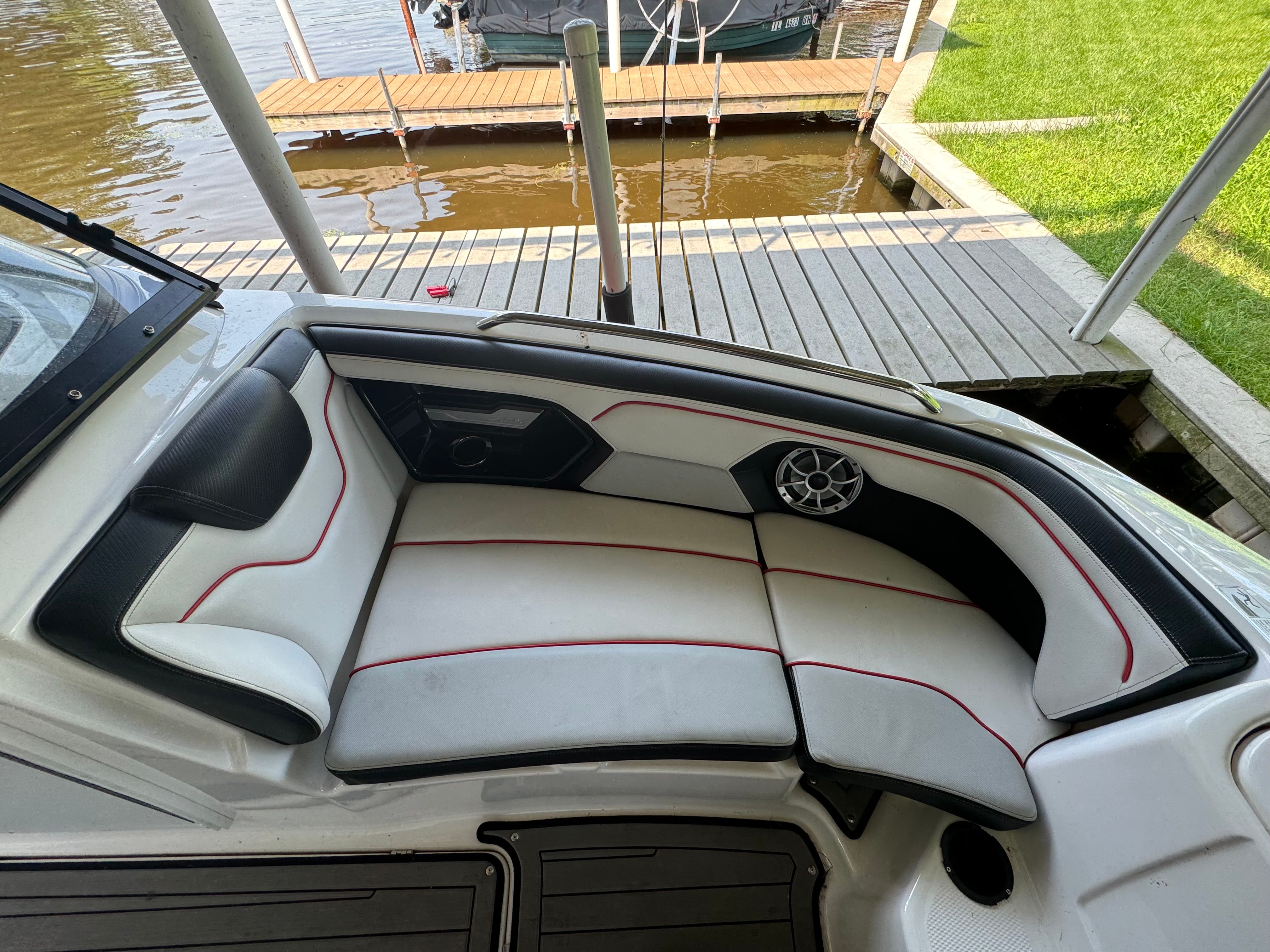 2018 Yamaha Boats 212X - 10