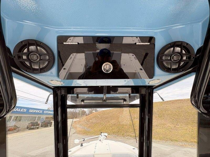 2026 Robalo 266 Cayman - 30