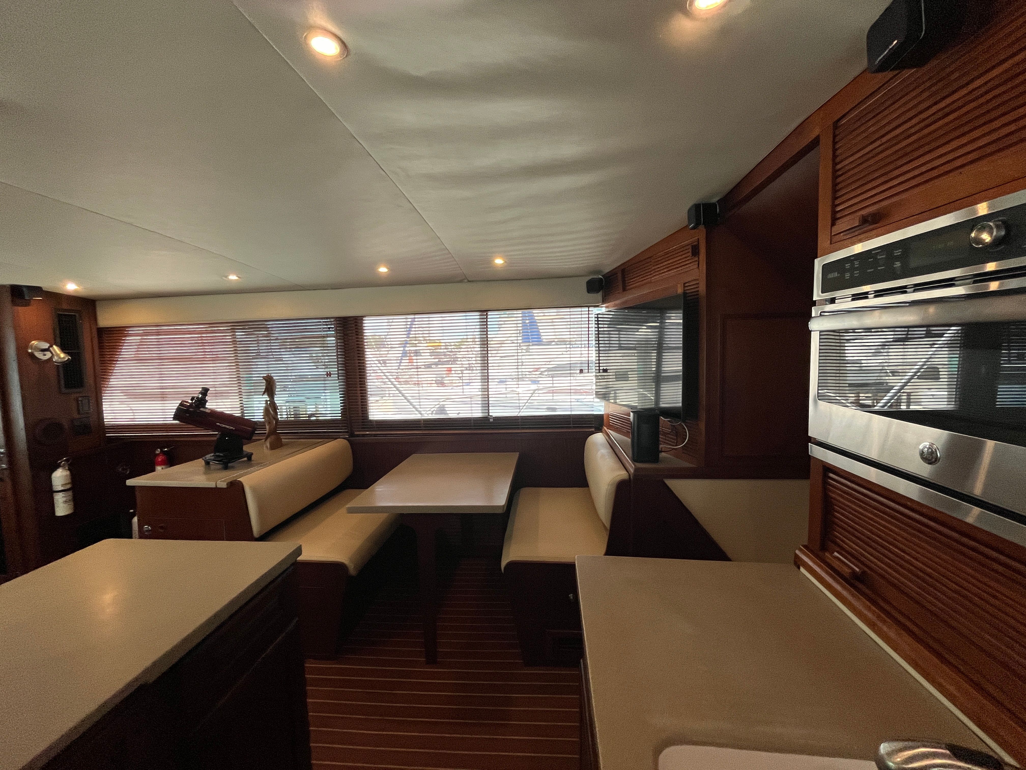 1980 Hatteras 55 Convertable - 33
